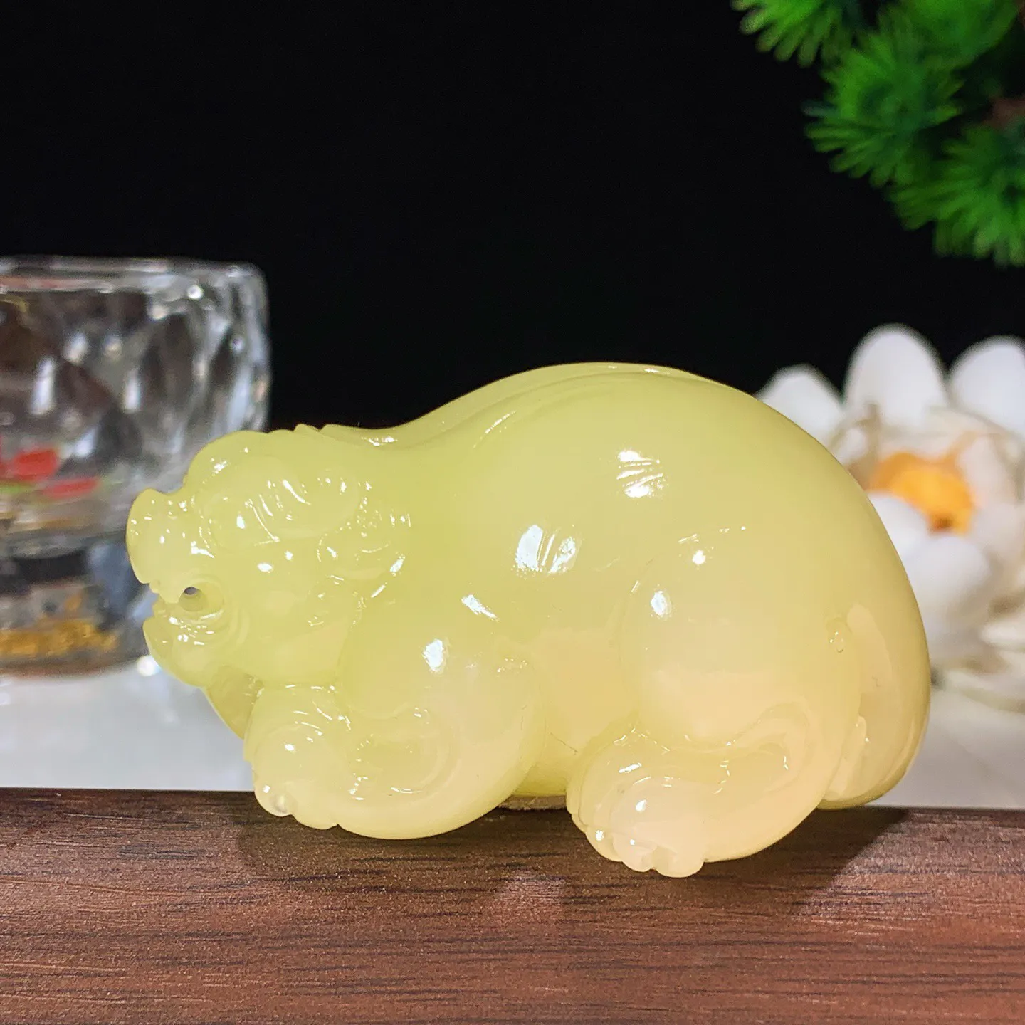 新疆和田玉若羌黄口料招财进宝貔貅把件 尺寸55/36/31重91.4克。玉质细腻油润。手推出油。佩戴