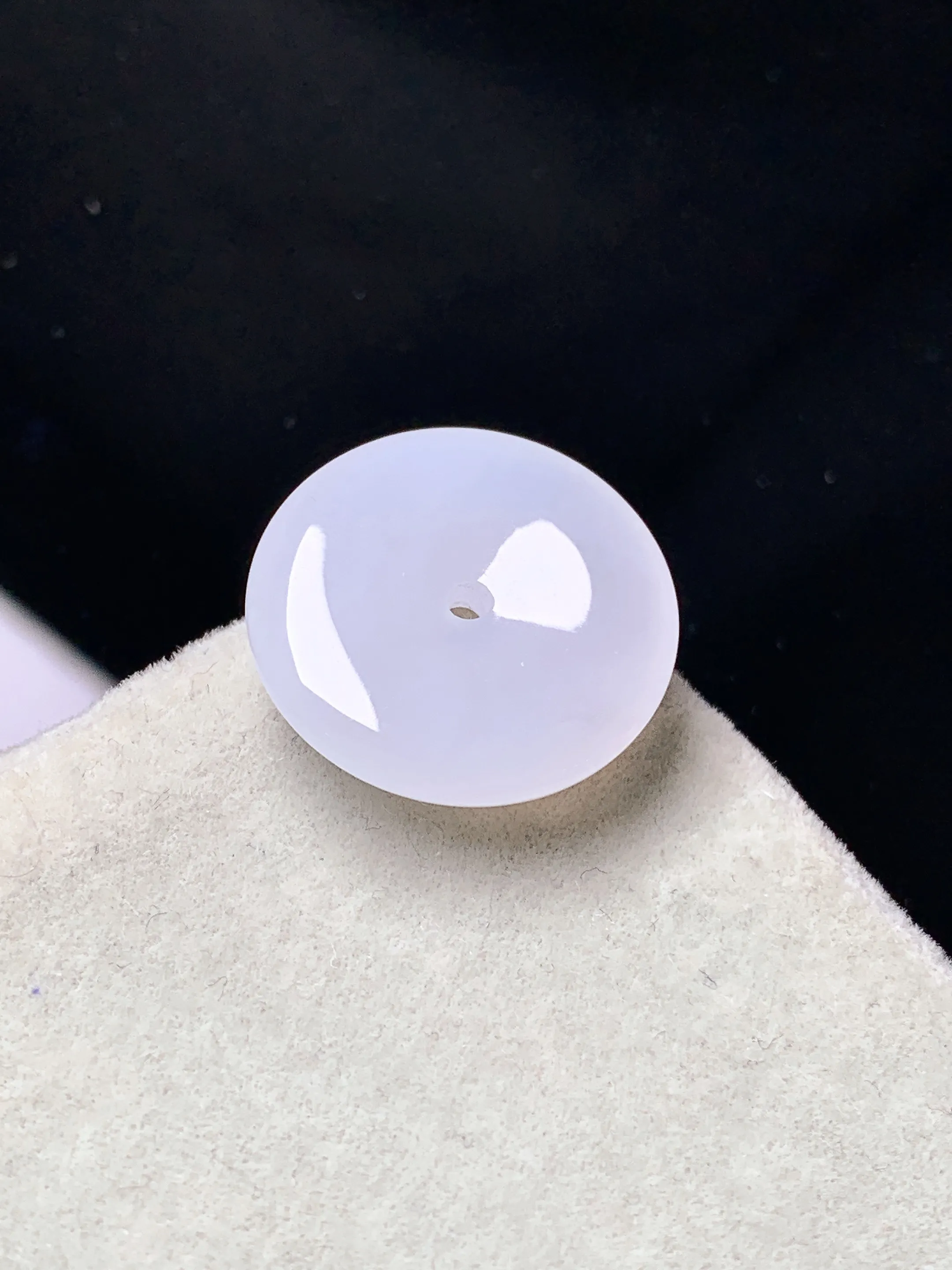 冰种平安扣吊坠 玉质细腻 色泽艳丽清新 整体尺寸18.8*4.3