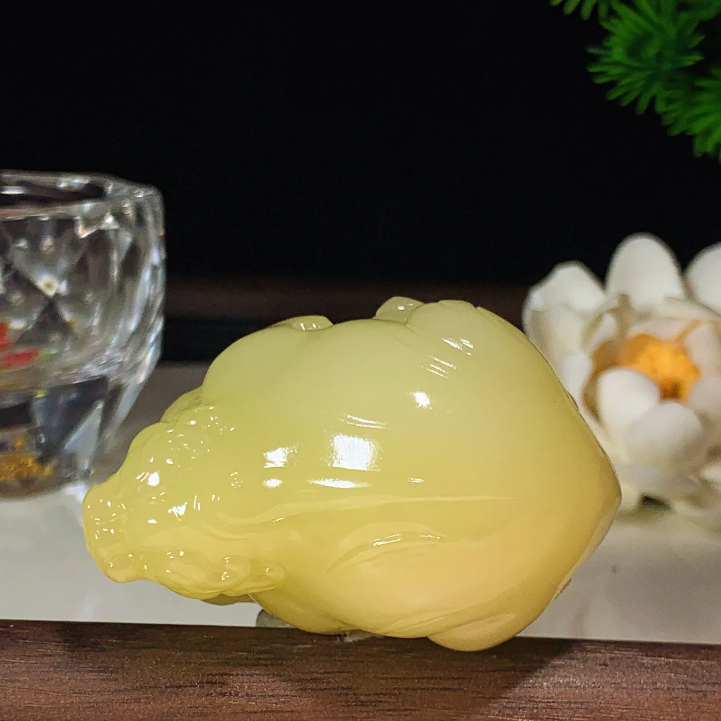 新疆和田玉若羌黄口料招财进宝貔貅把件 尺寸55/36/31重91.4克。玉质细腻油润。手推出油。佩戴高端典雅。lt260207