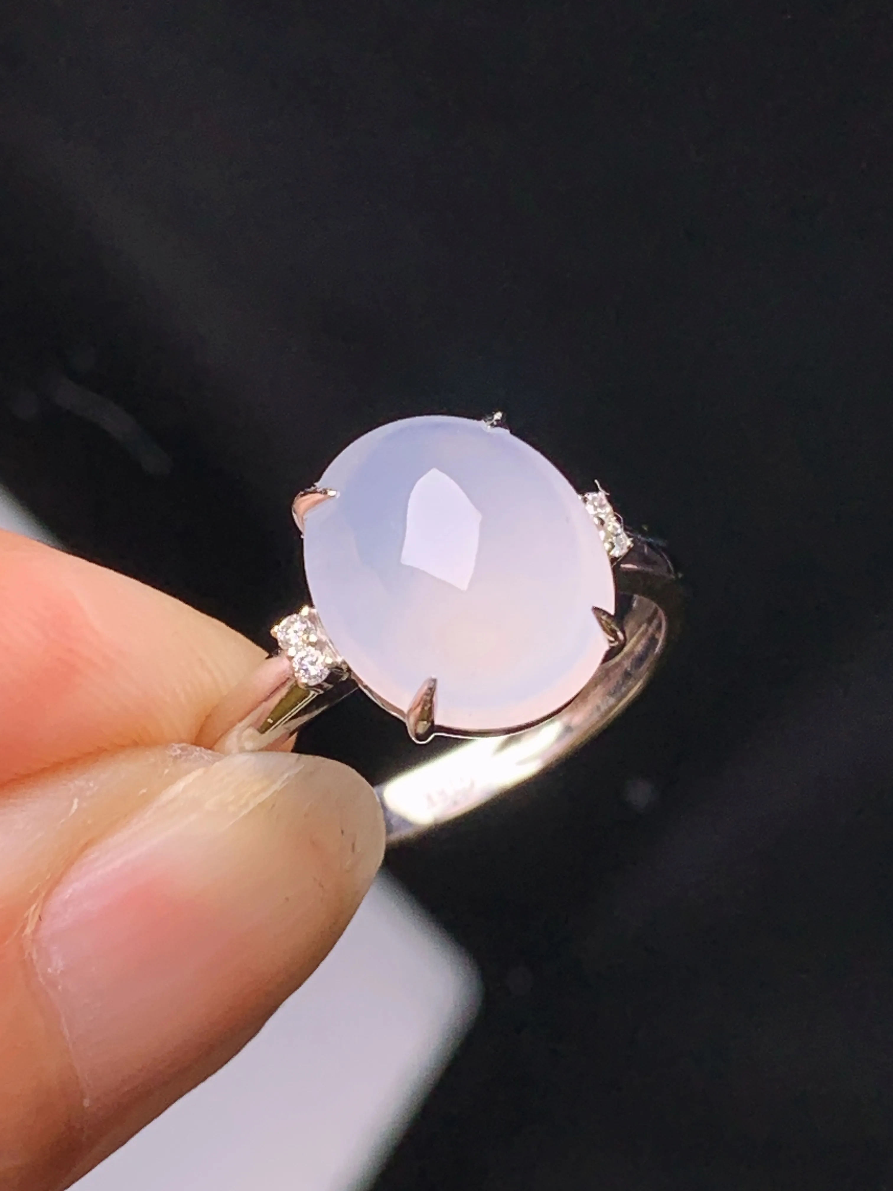 18k金钻镶嵌冰种蛋面戒指 玉质细腻 色泽艳丽清新 圈口14 整体尺寸11.5*9.6*6.3