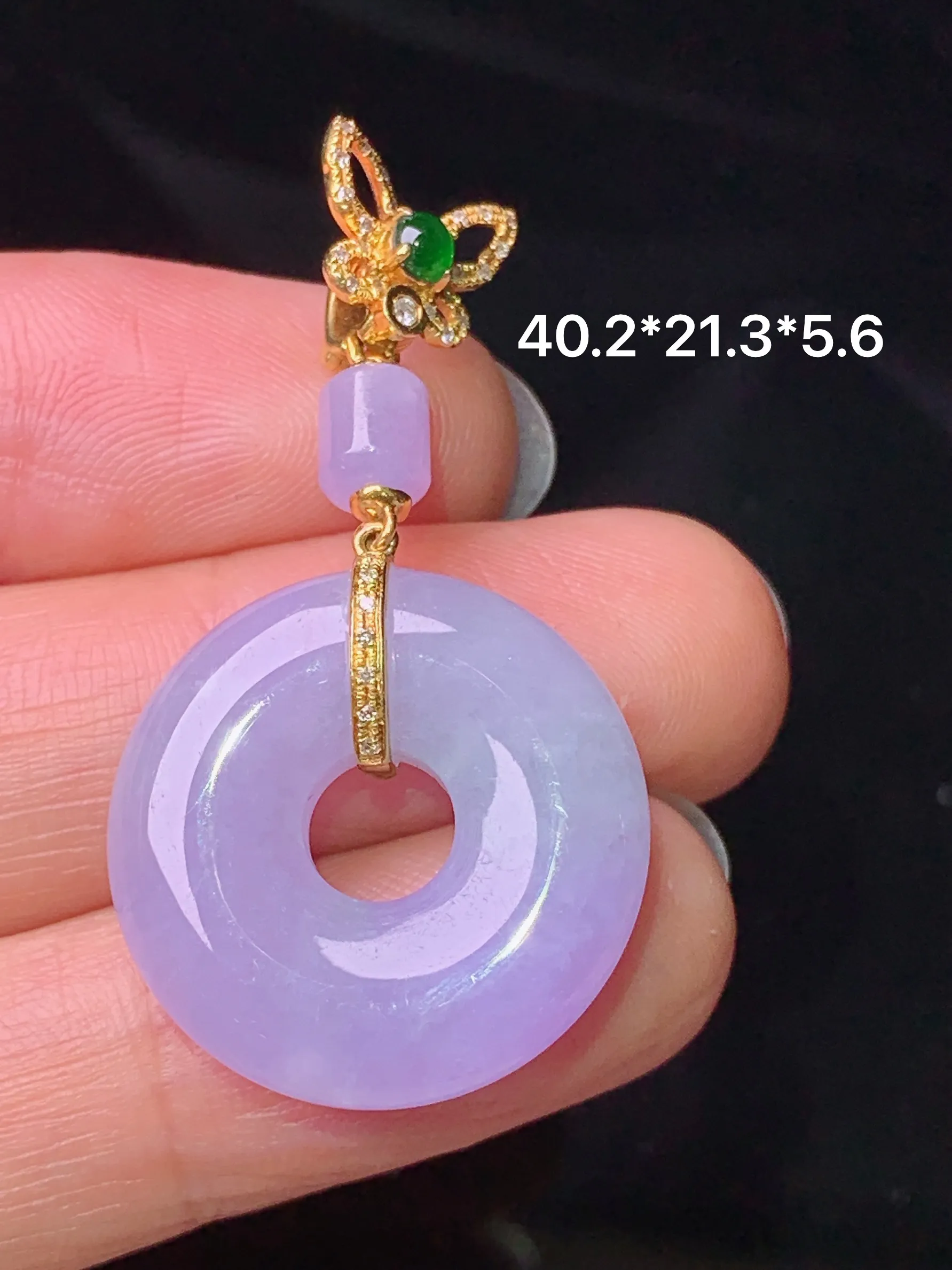 18k金钻镶嵌紫罗兰平安环吊坠 玉质细腻 色泽艳丽清新 整体尺寸40.2*21.3*5.6