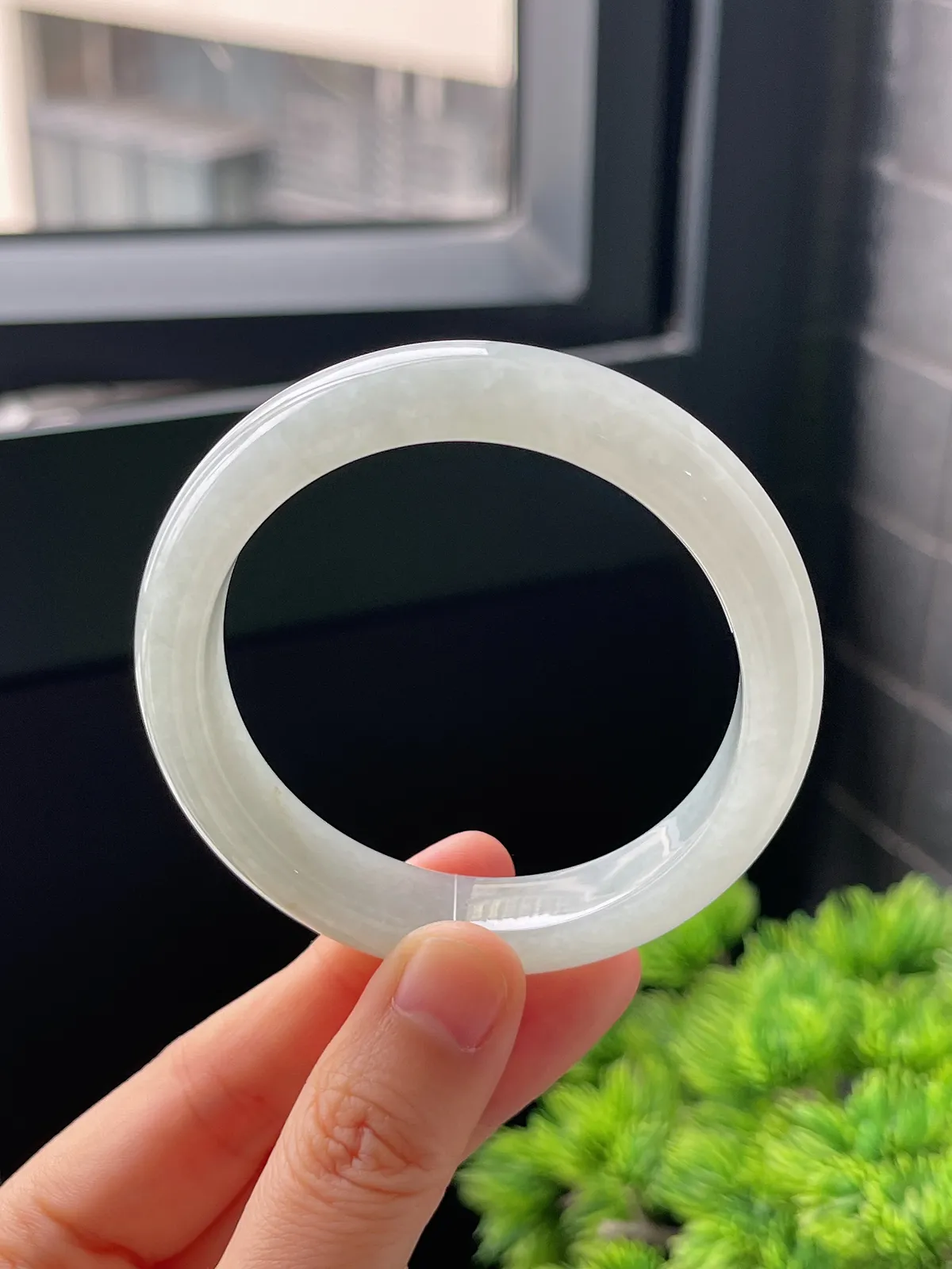 正圈53.4圈口，翡翠冰糯种淡绿色手镯