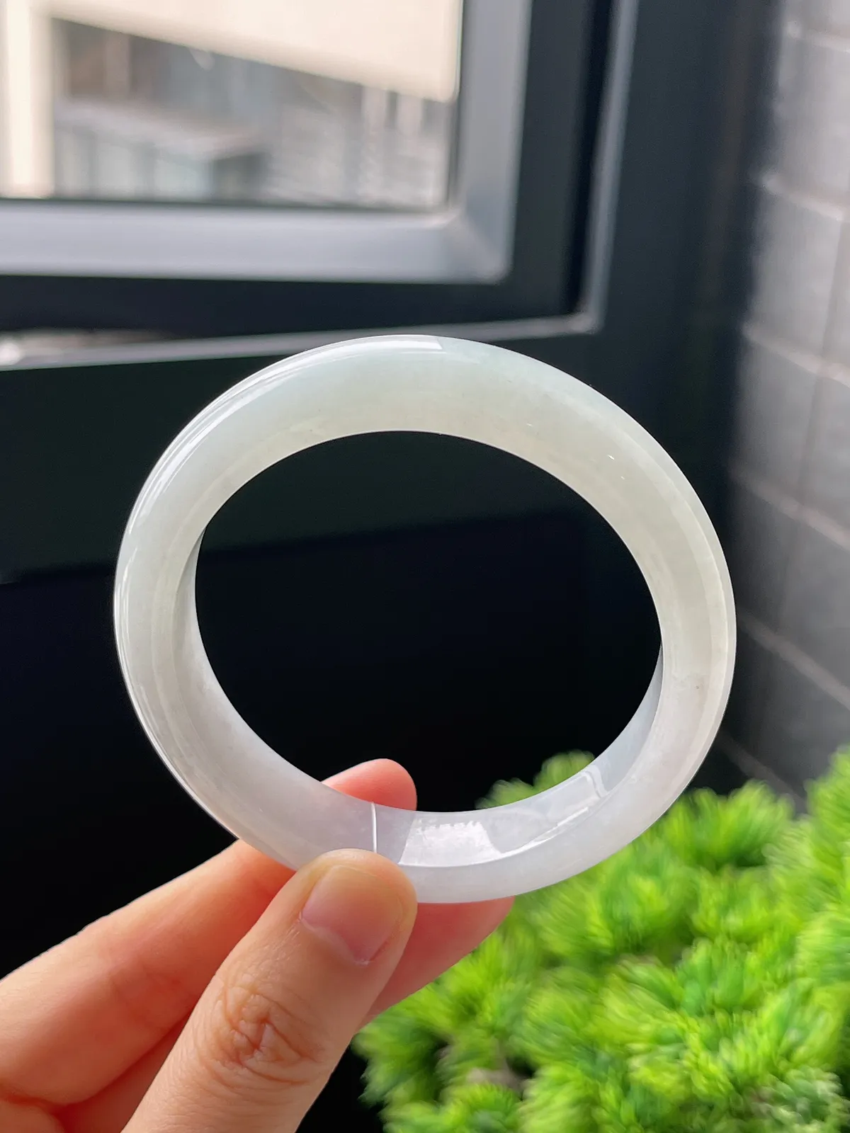 正圈54.8圈口，翡翠冰糯种浅绿色手镯