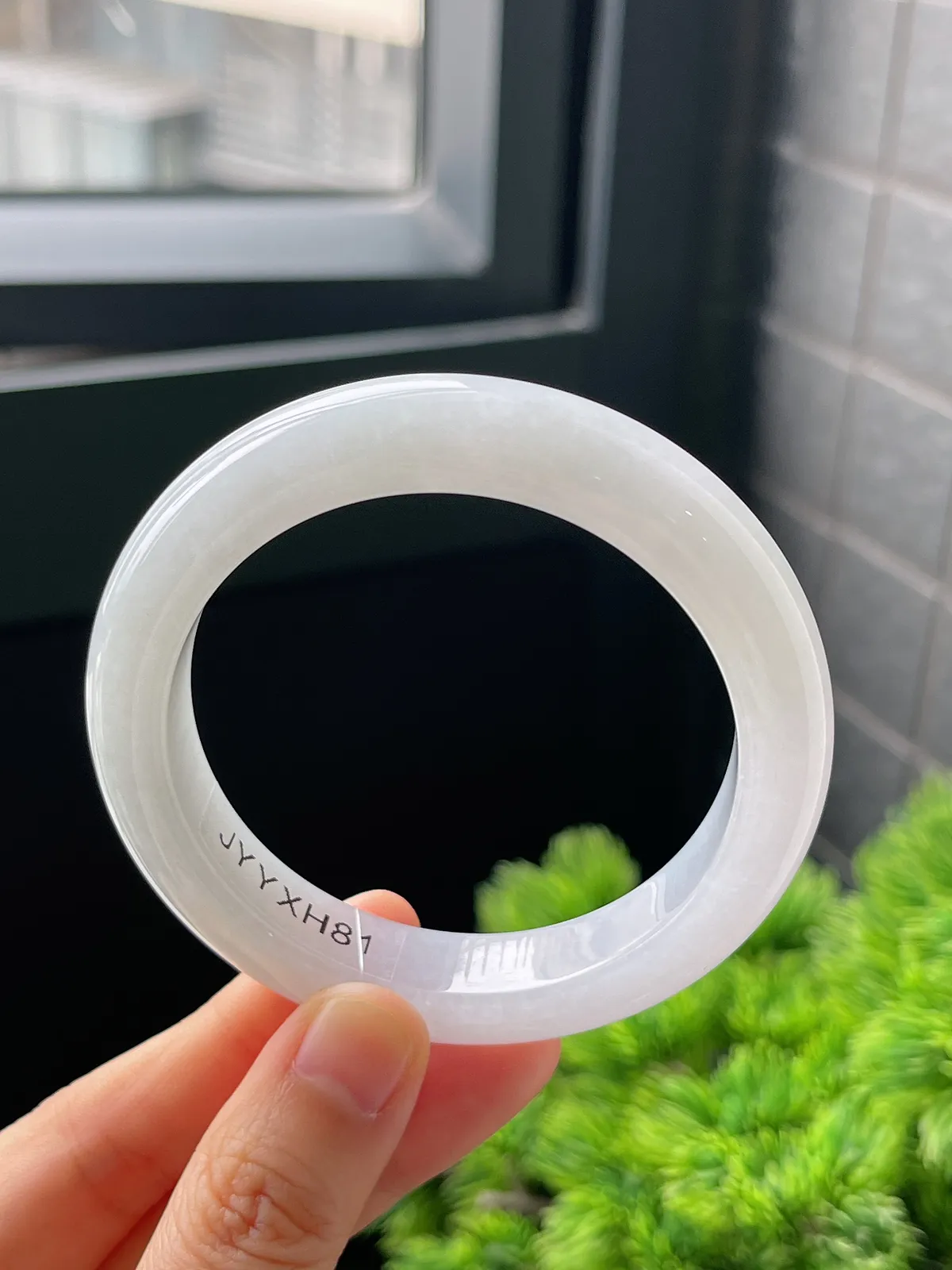 正圈54.6圈口，翡翠糯化种白色手镯