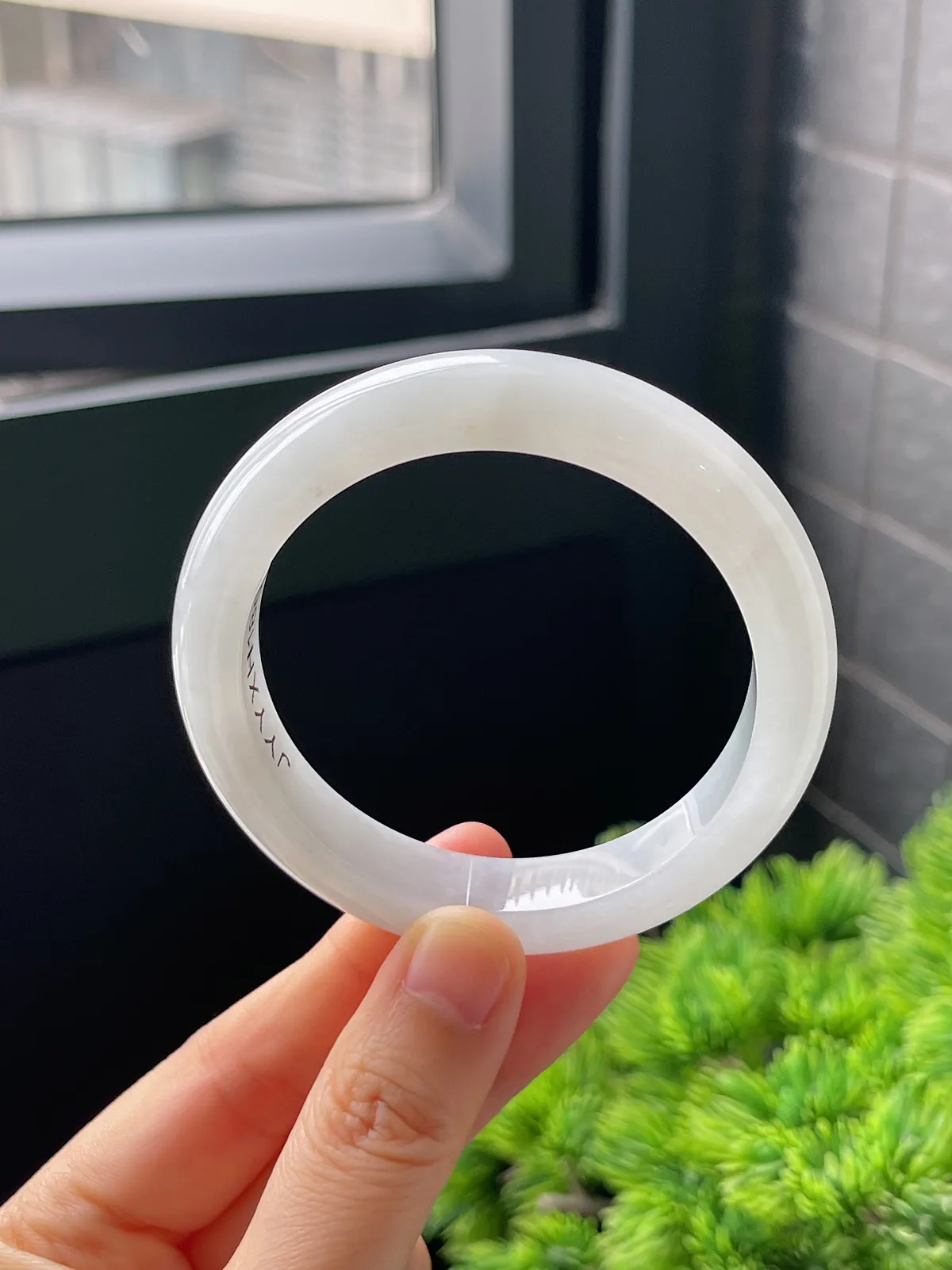 正圈54.5圈口，翡翠糯化种白色手镯