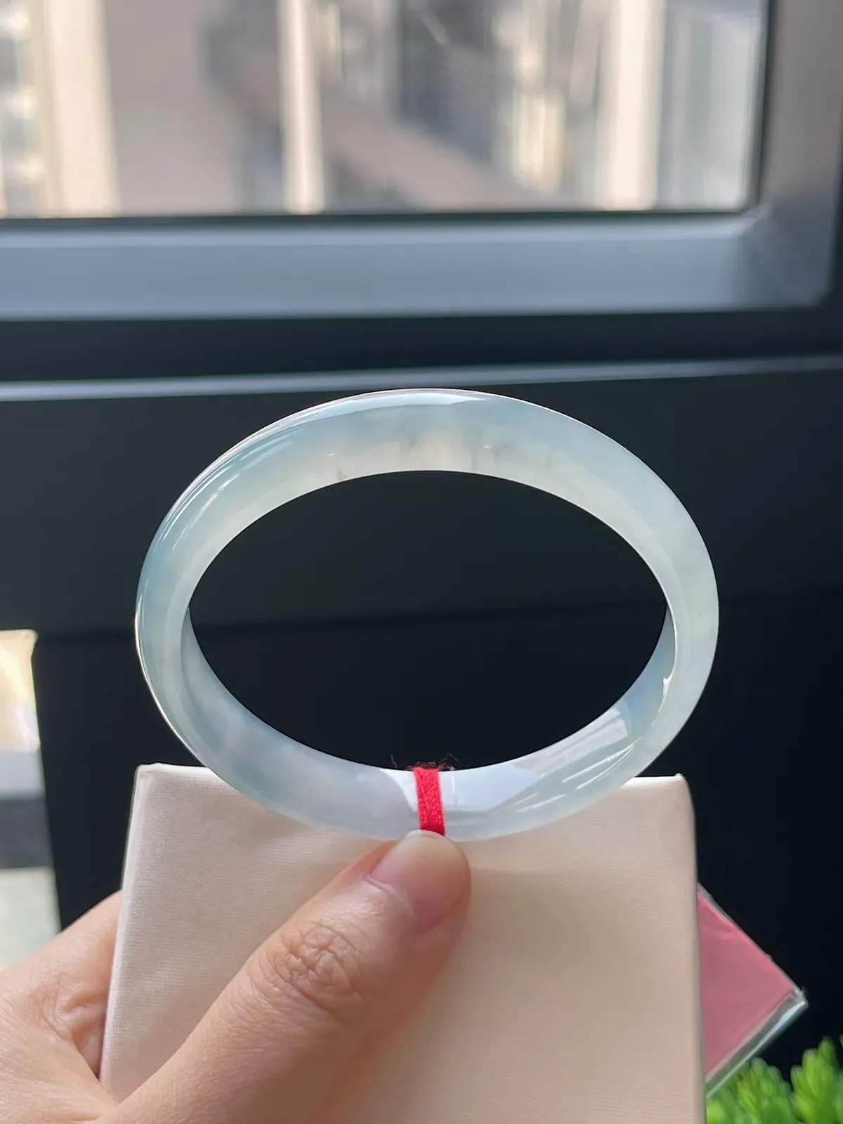 正圈58.4，翡翠冰种淡蓝色手镯