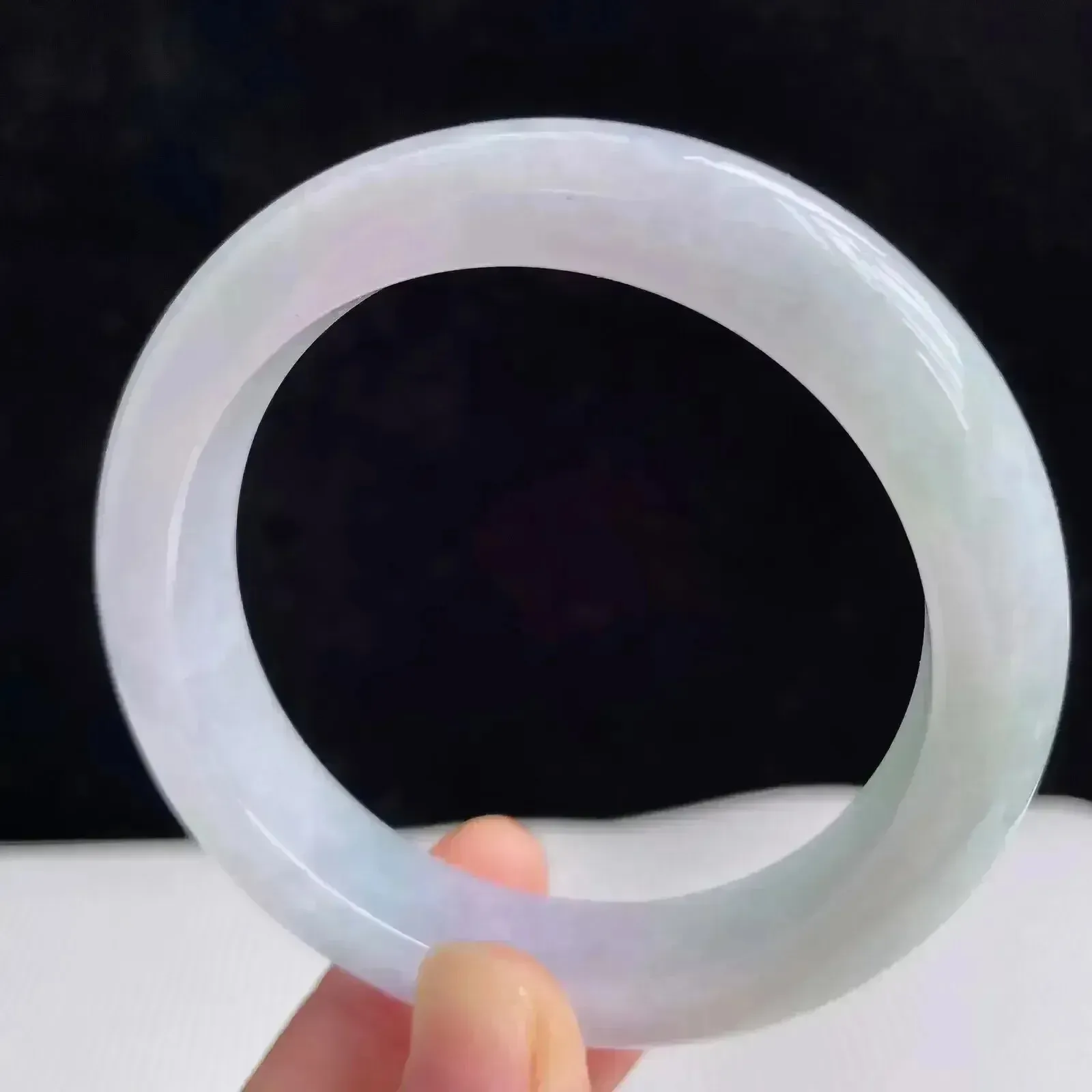 55.7mm自然光拍摄天然翡翠A货好种水正圈手镯 58.29克