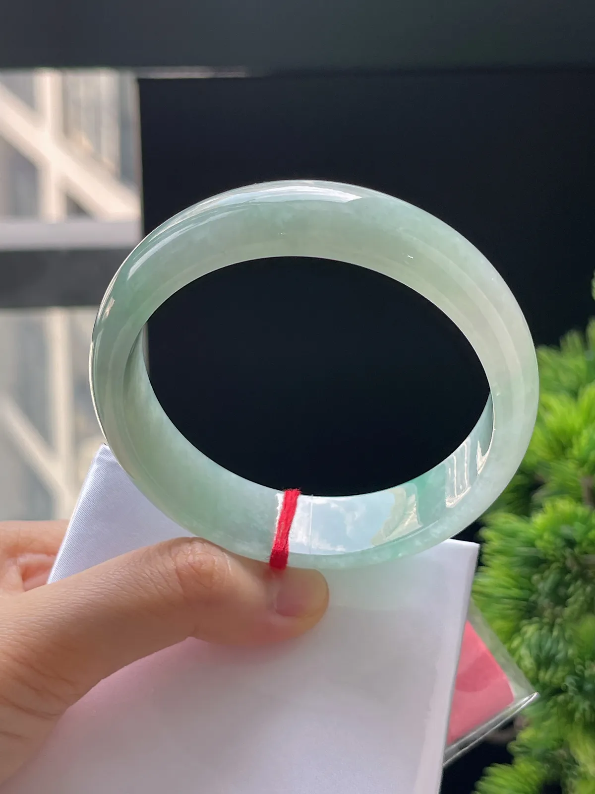 正圈59.3，翡翠飘绿宽版手镯