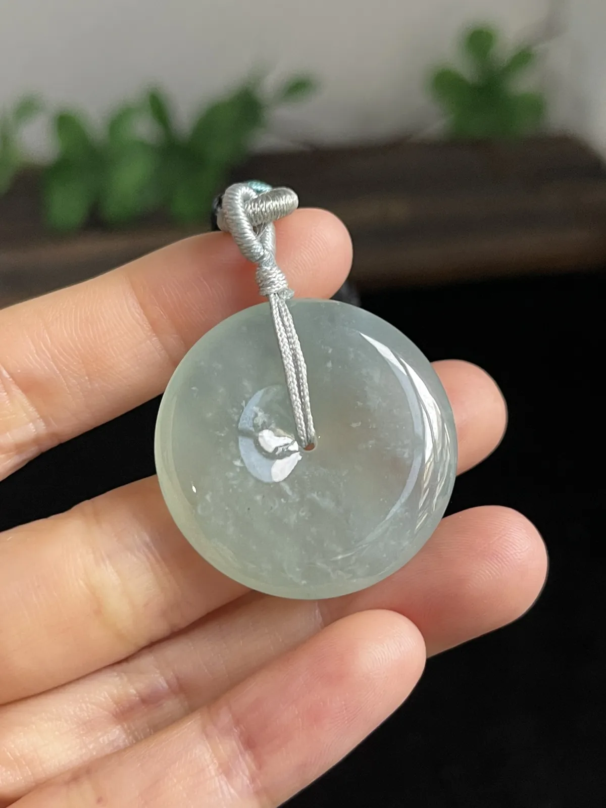 翡翠冰糯种淡绿色平安扣，配珠未测