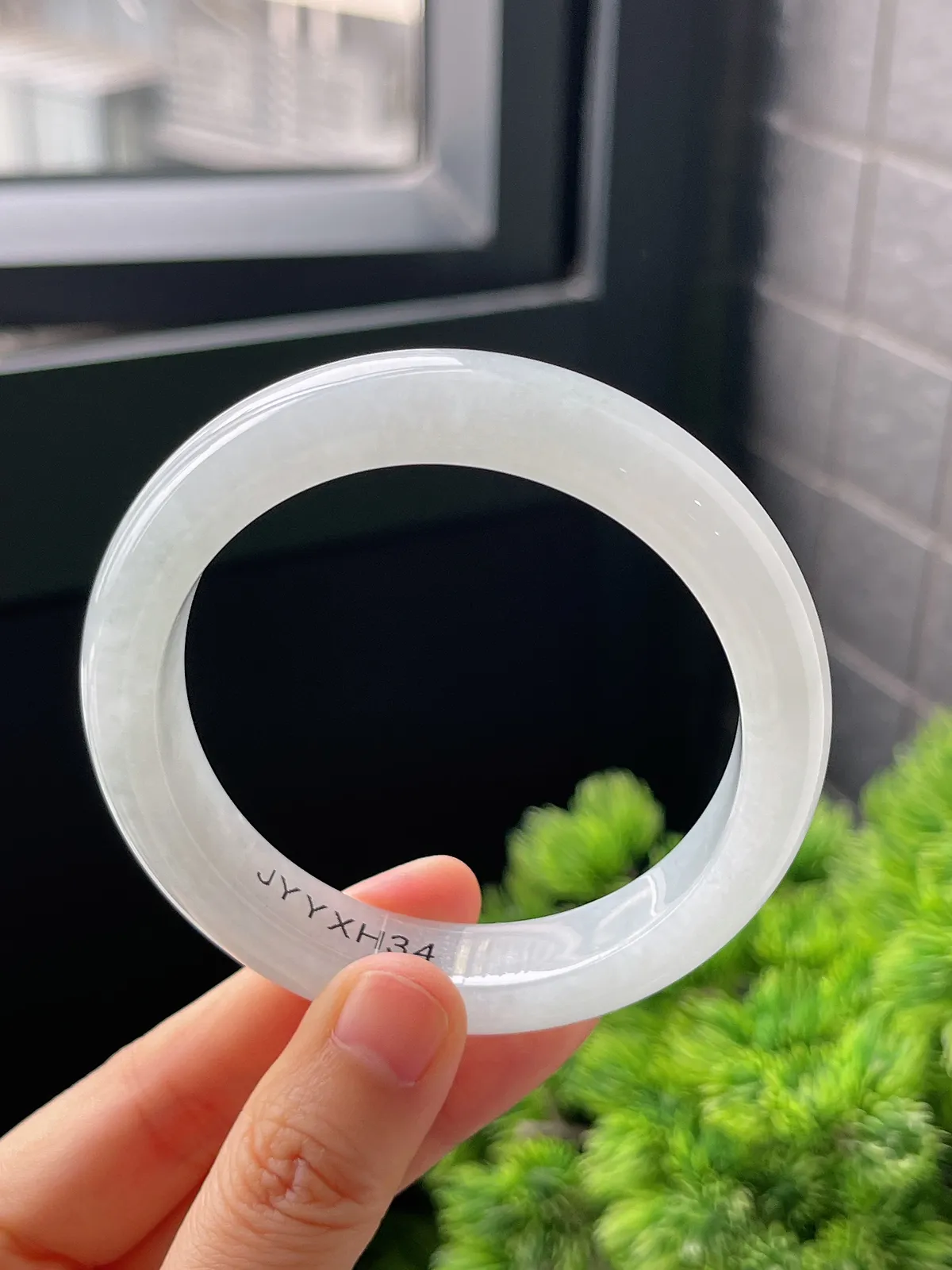 正圈57圈口，翡翠冰糯种白色手镯