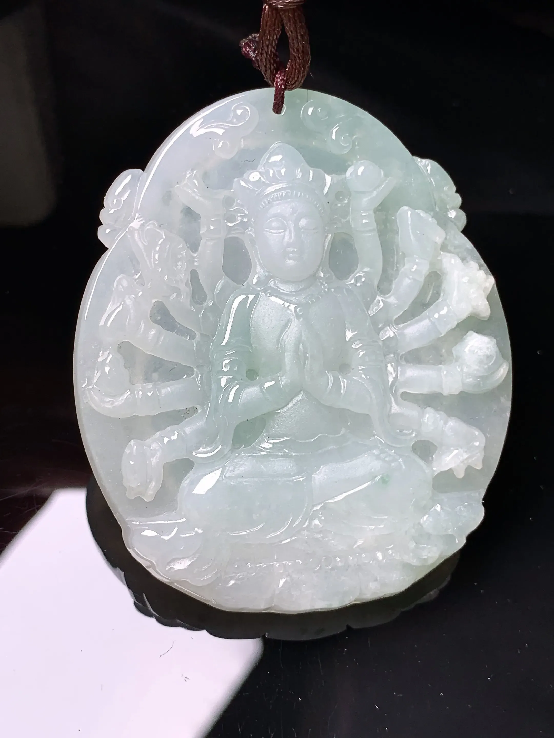 飘绿千手观音菩萨吊坠 玉质细腻 色泽艳丽清新 整体尺寸53.8*46*6.2