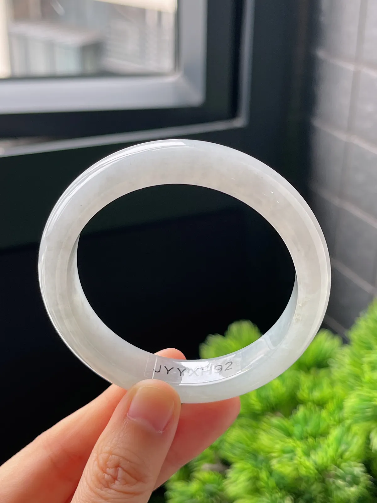 正圈54.8圈口，翡翠冰糯种浅绿色手镯