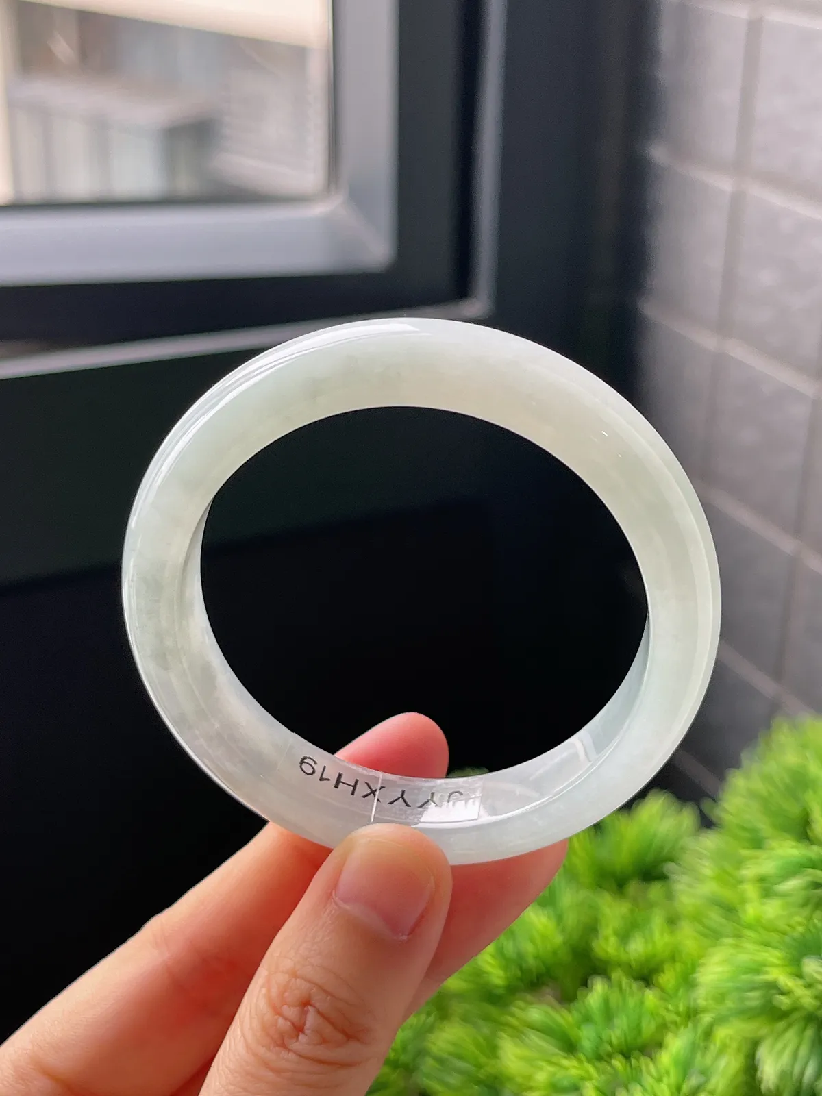 正圈51.8圈口，翡翠冰糯种淡绿色手镯