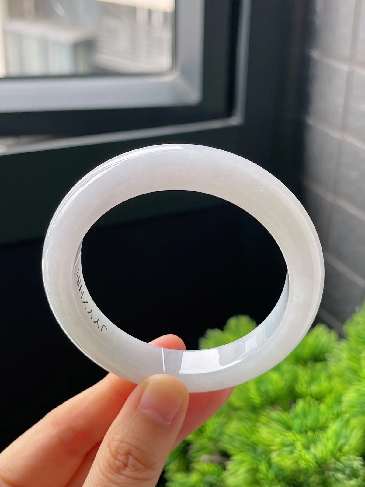 正圈54.6圈口，翡翠糯化种白色手镯