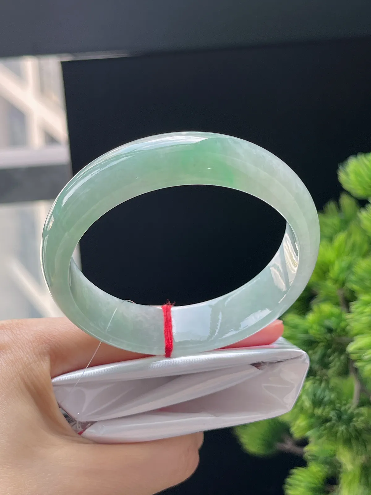 正圈59.3，翡翠飘绿宽版手镯