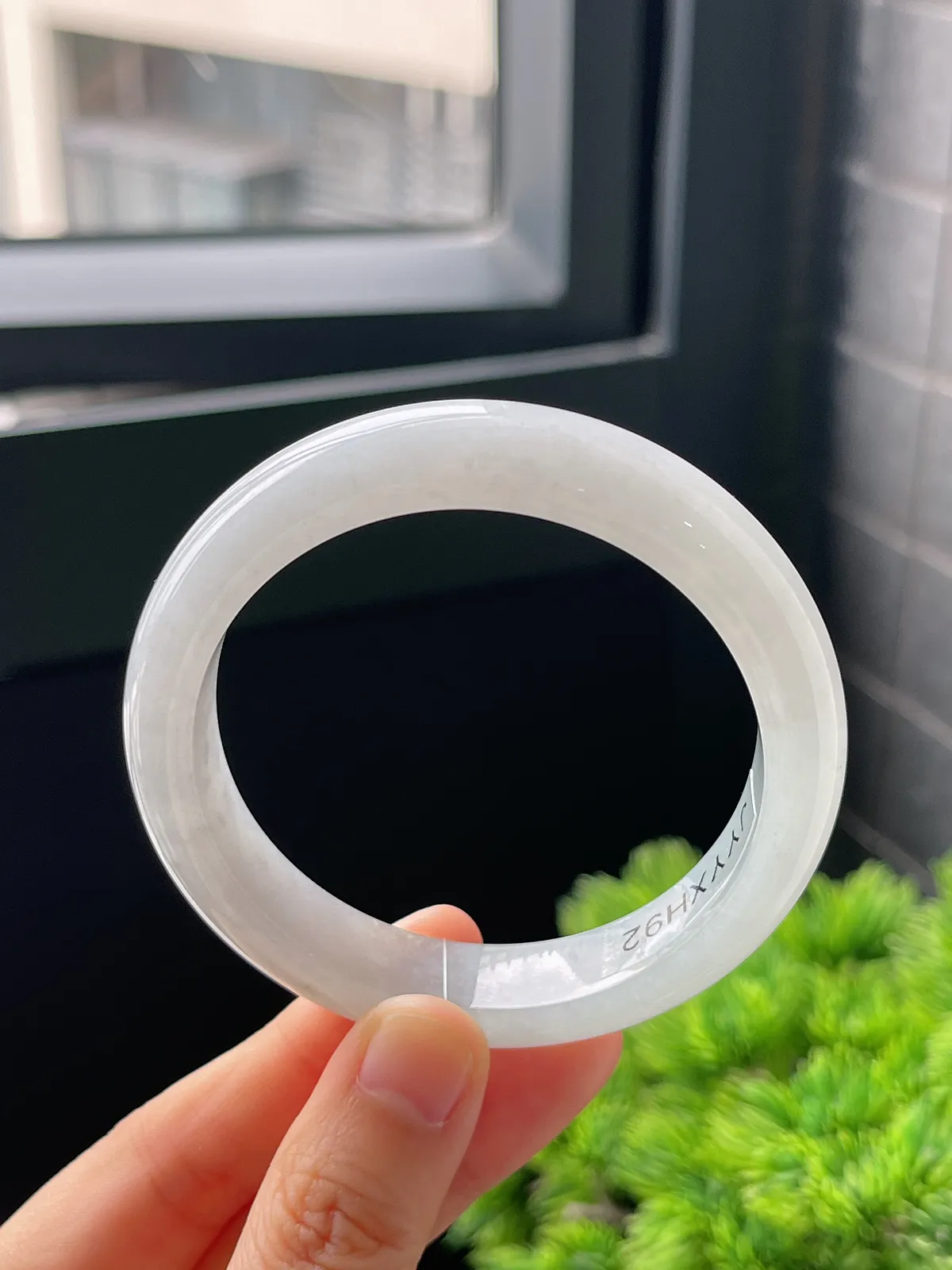 正圈54.8圈口，翡翠冰糯种浅绿色手镯