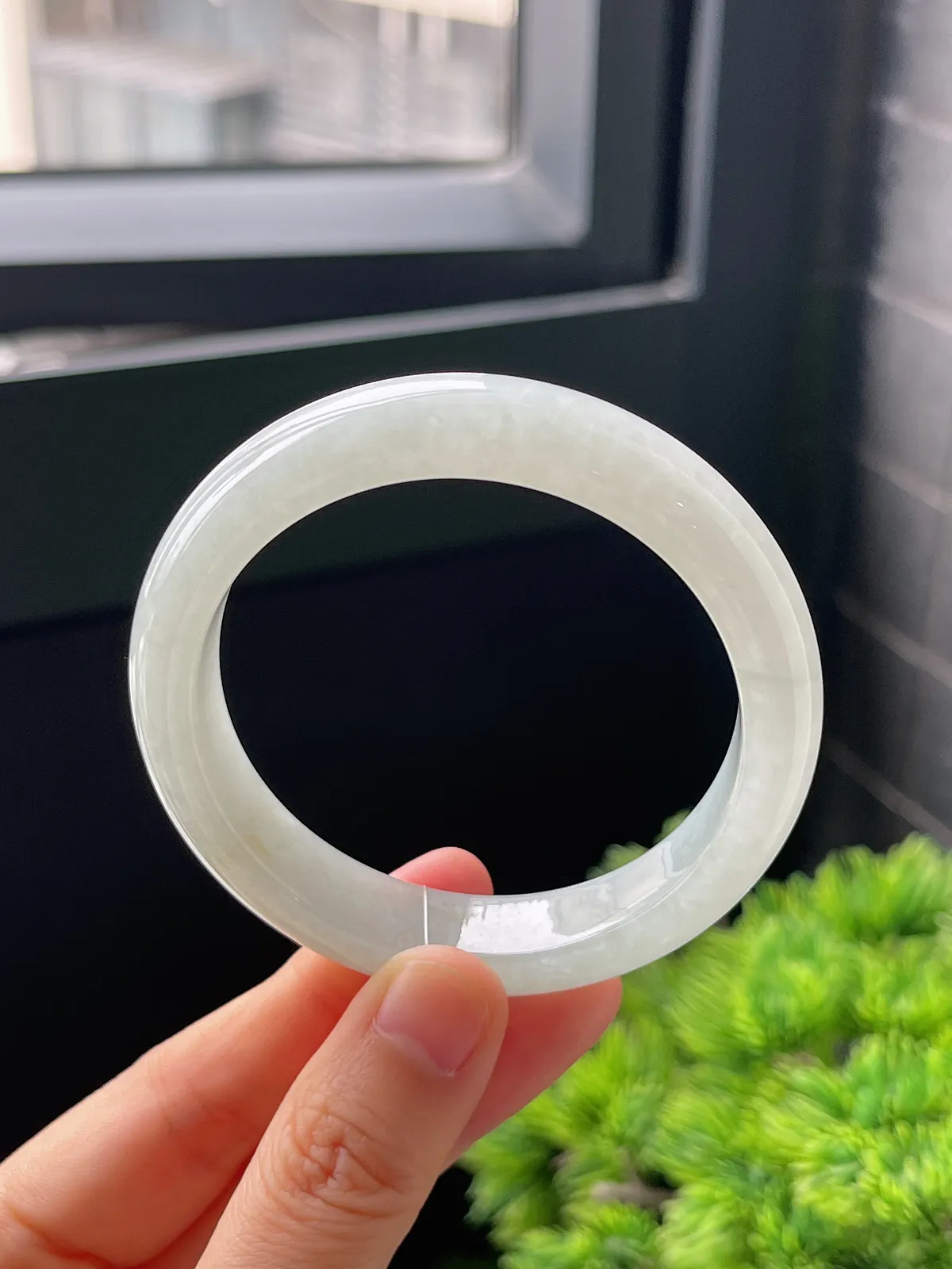 正圈53.4圈口，翡翠冰糯种淡绿色手镯