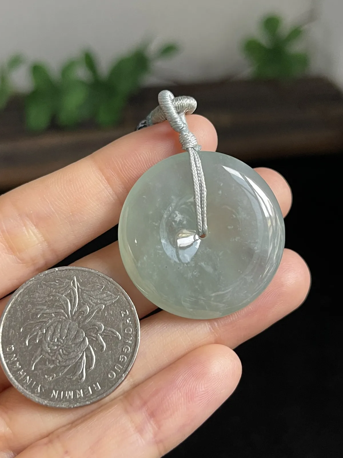 翡翠冰糯种淡绿色平安扣，配珠未测