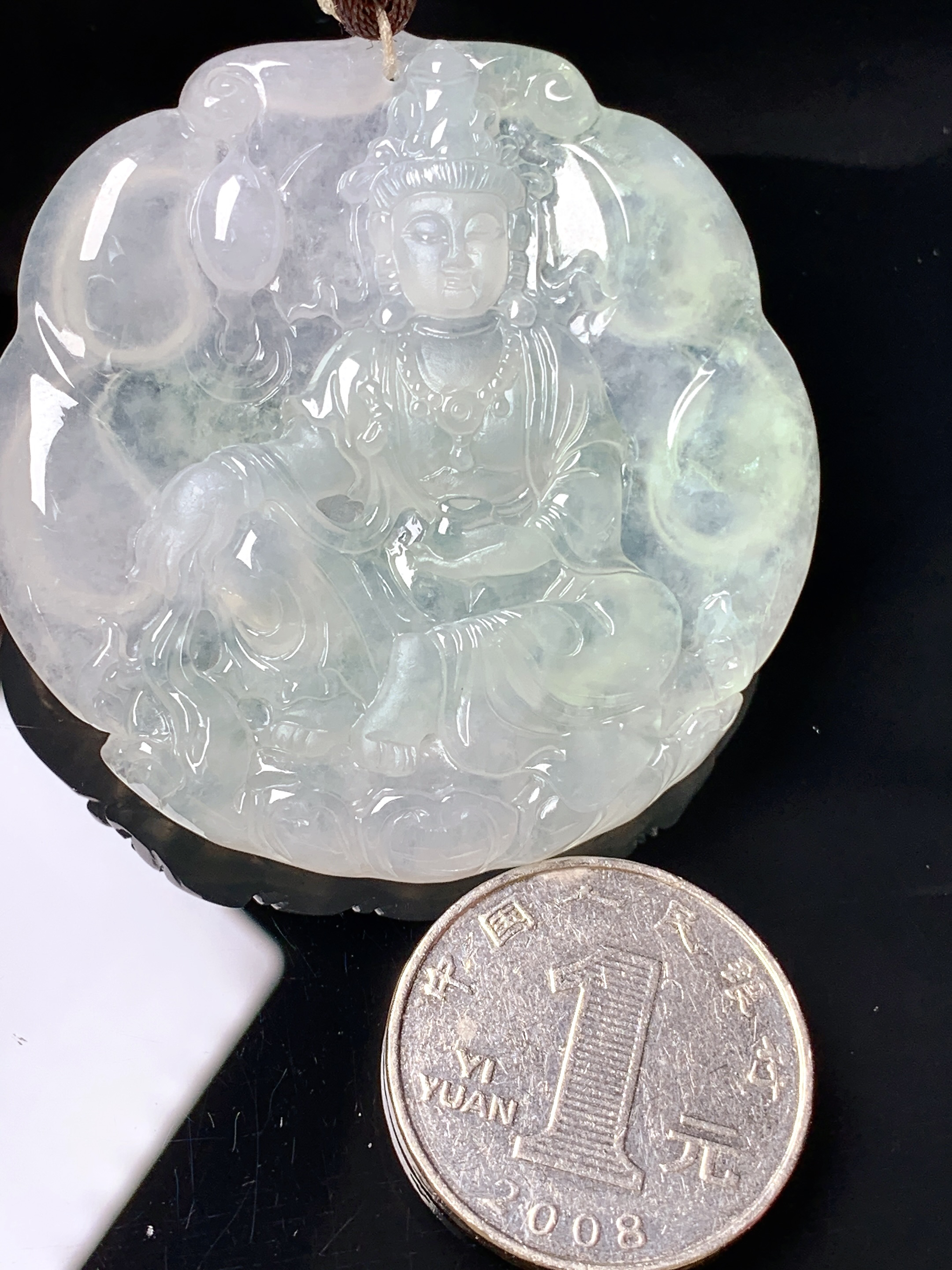冰种观音菩萨吊坠 玉质细腻 色泽艳丽清新 整体尺寸52.8*52.2*6.2