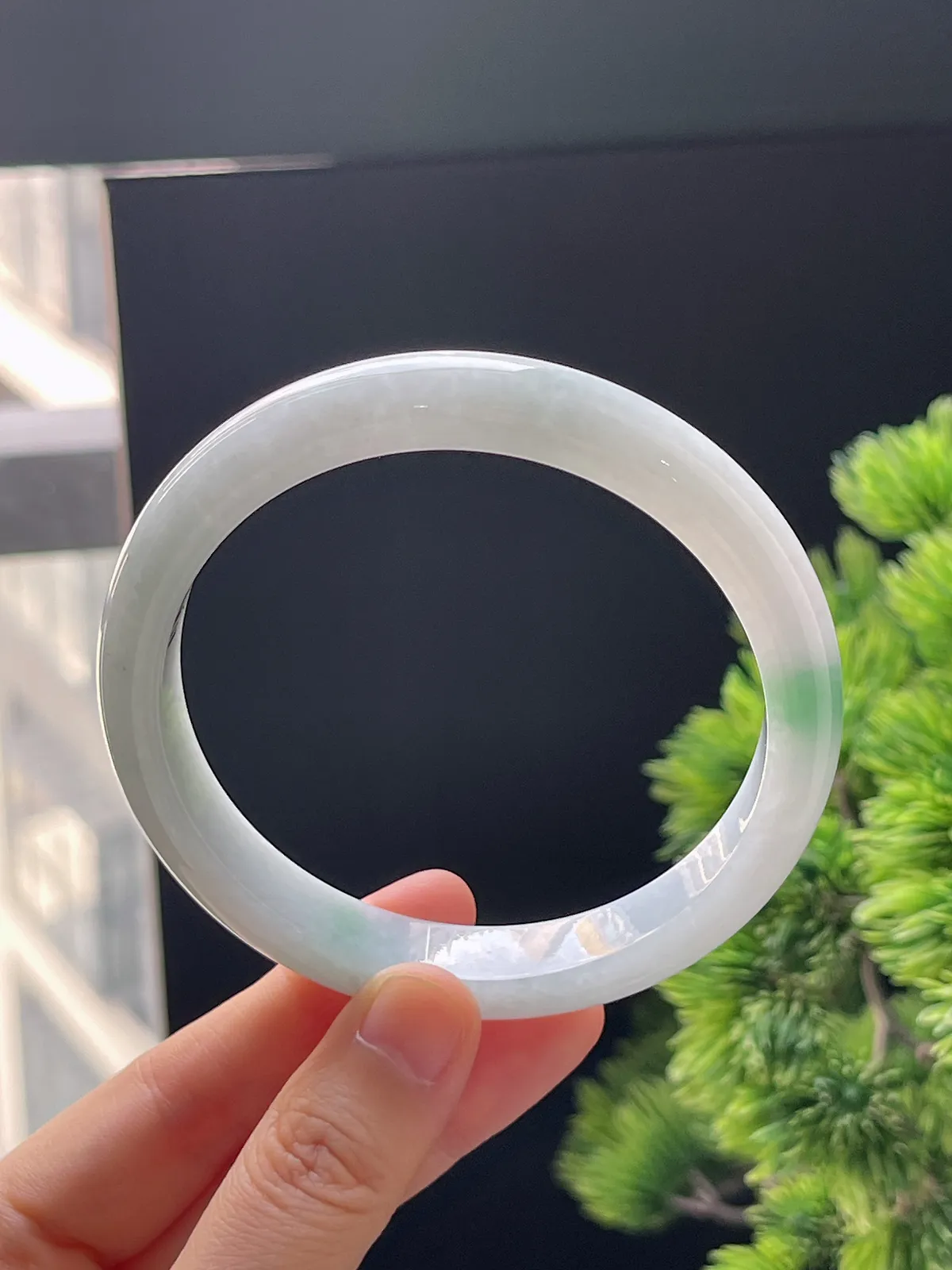 正圈64.8圈口，翡翠糯化种飘绿手镯