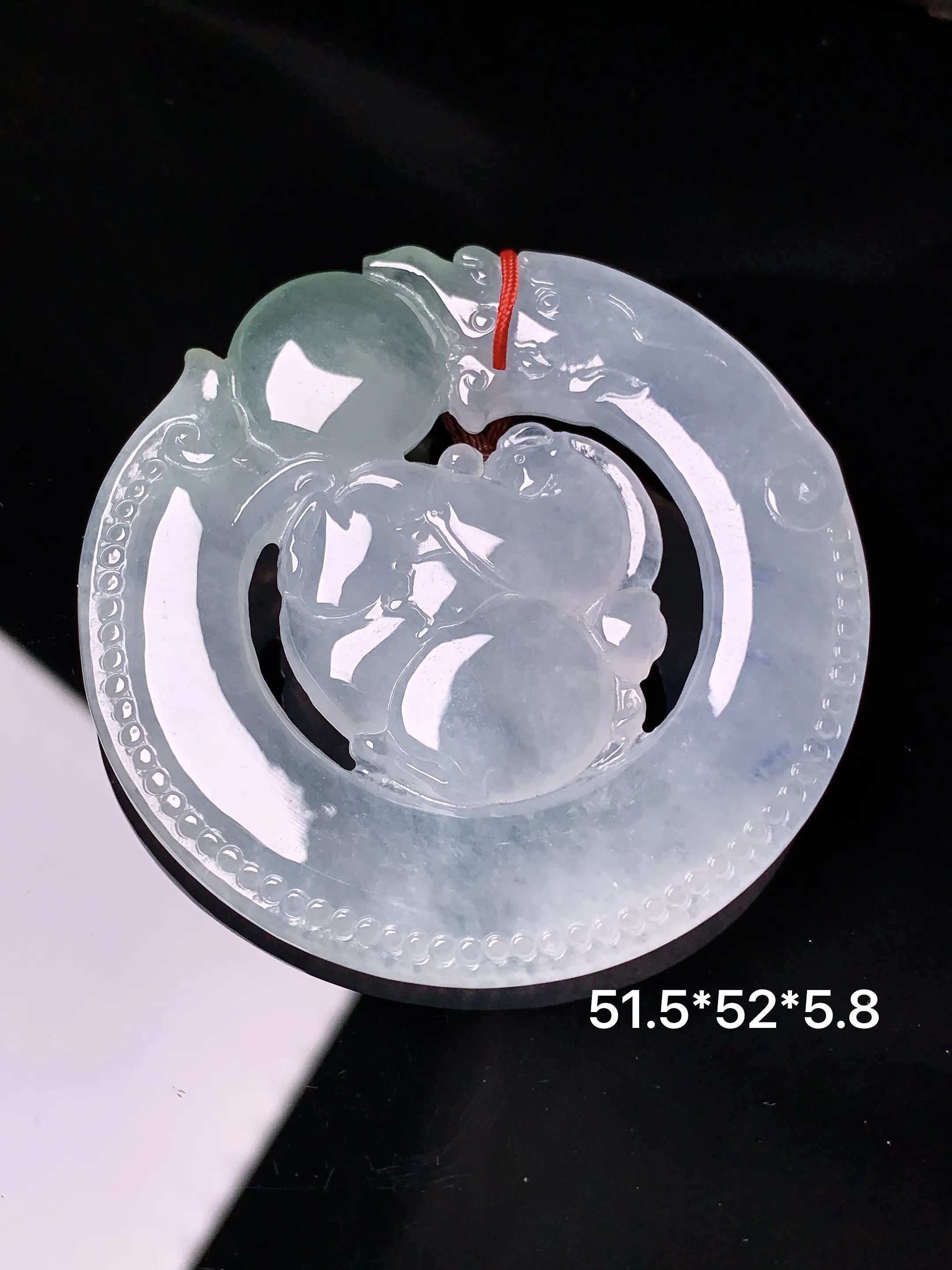 冰种生肖鼠牌吊坠 玉质细腻 色泽艳丽清新 整体尺寸51.5*52*5.8