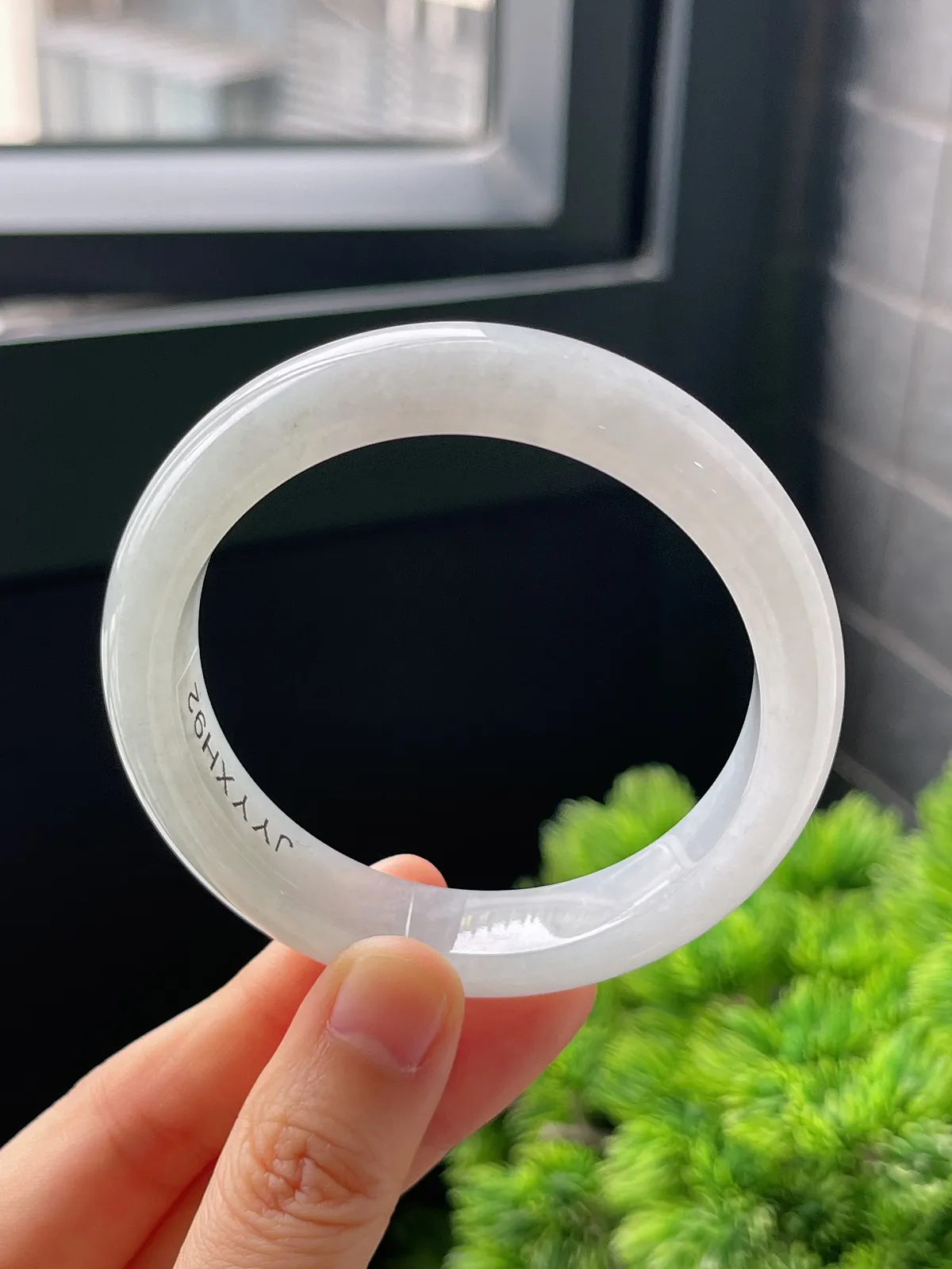 正圈54.8圈口，翡翠冰糯种浅绿色手镯