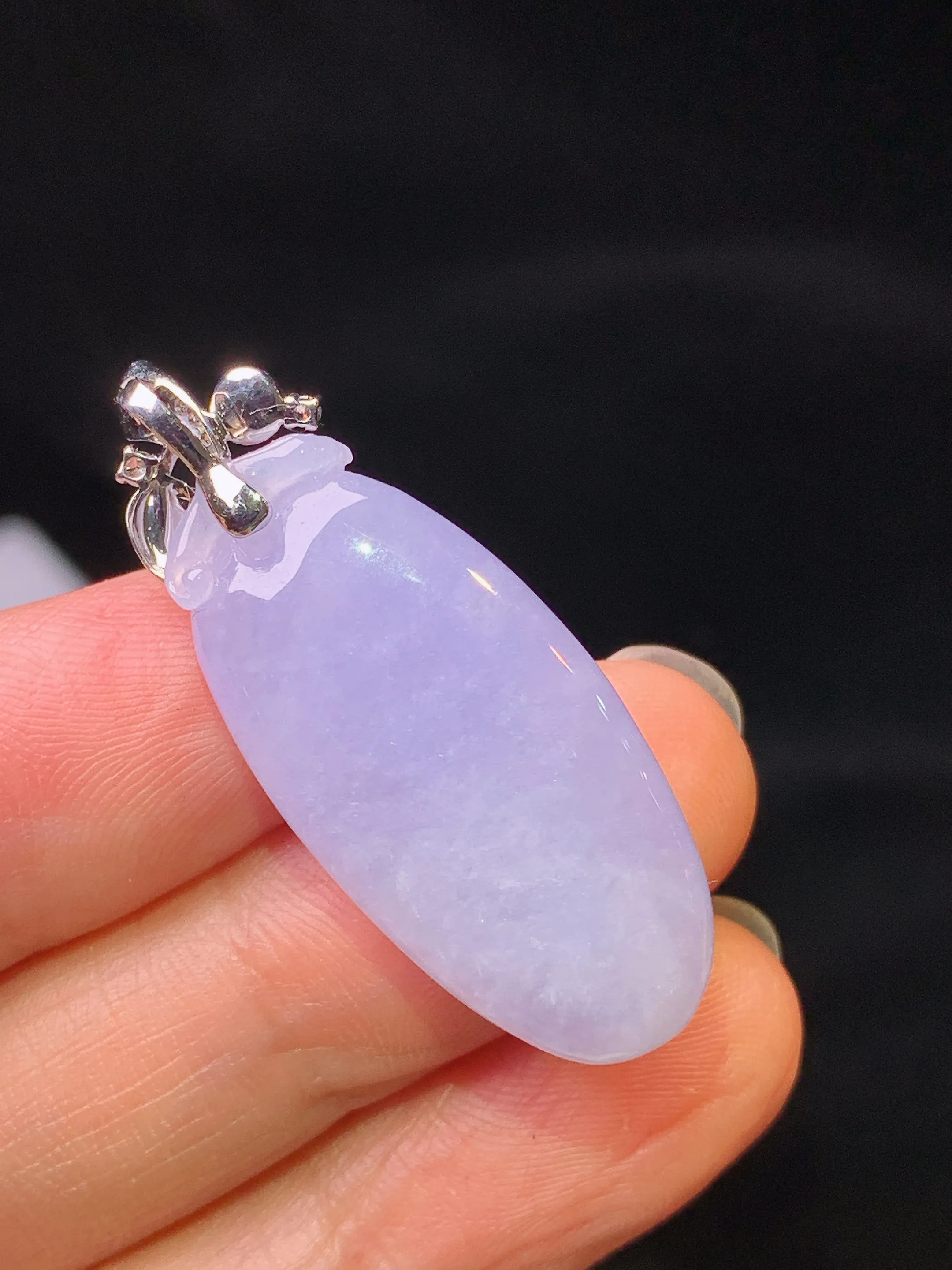 18k金钻镶嵌紫罗兰福瓜吊坠 玉质细腻 色泽艳丽清新 整体尺寸36.8*14.5*8