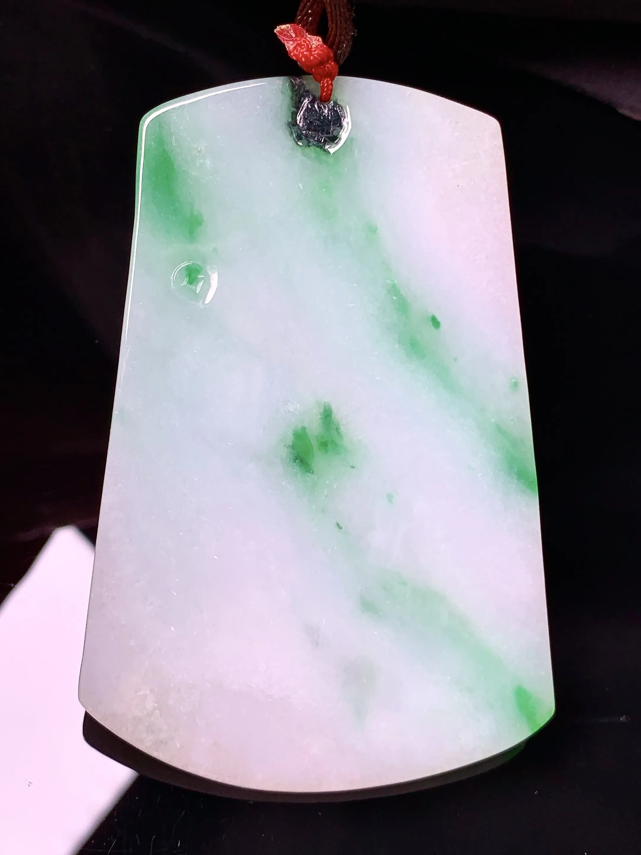 飘绿生肖虎牌吊坠 玉质细腻 色泽艳丽清新 整体尺寸70*47.2*6.2