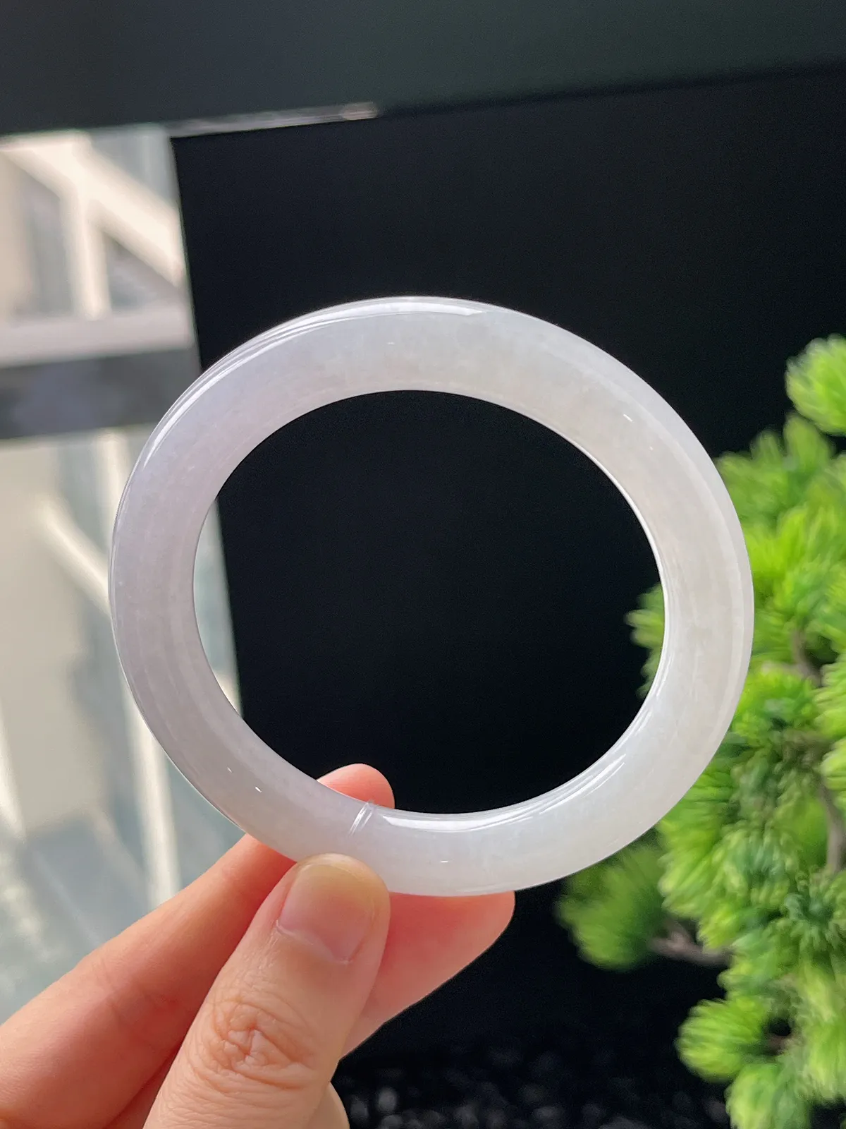 圆镯55.6圈口，翡翠冰糯种淡紫色手镯