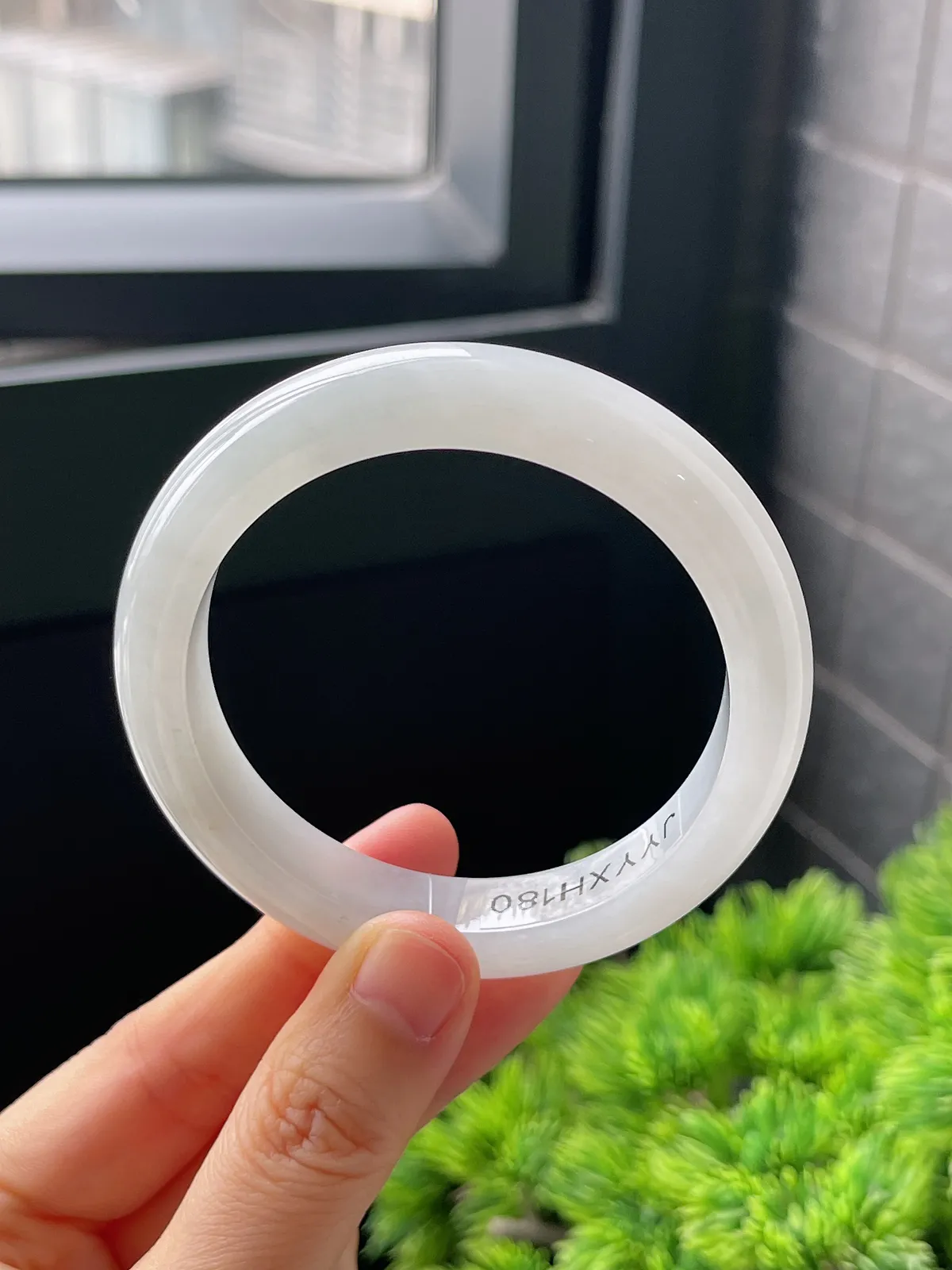 正圈54.5圈口，翡翠糯化种白色手镯