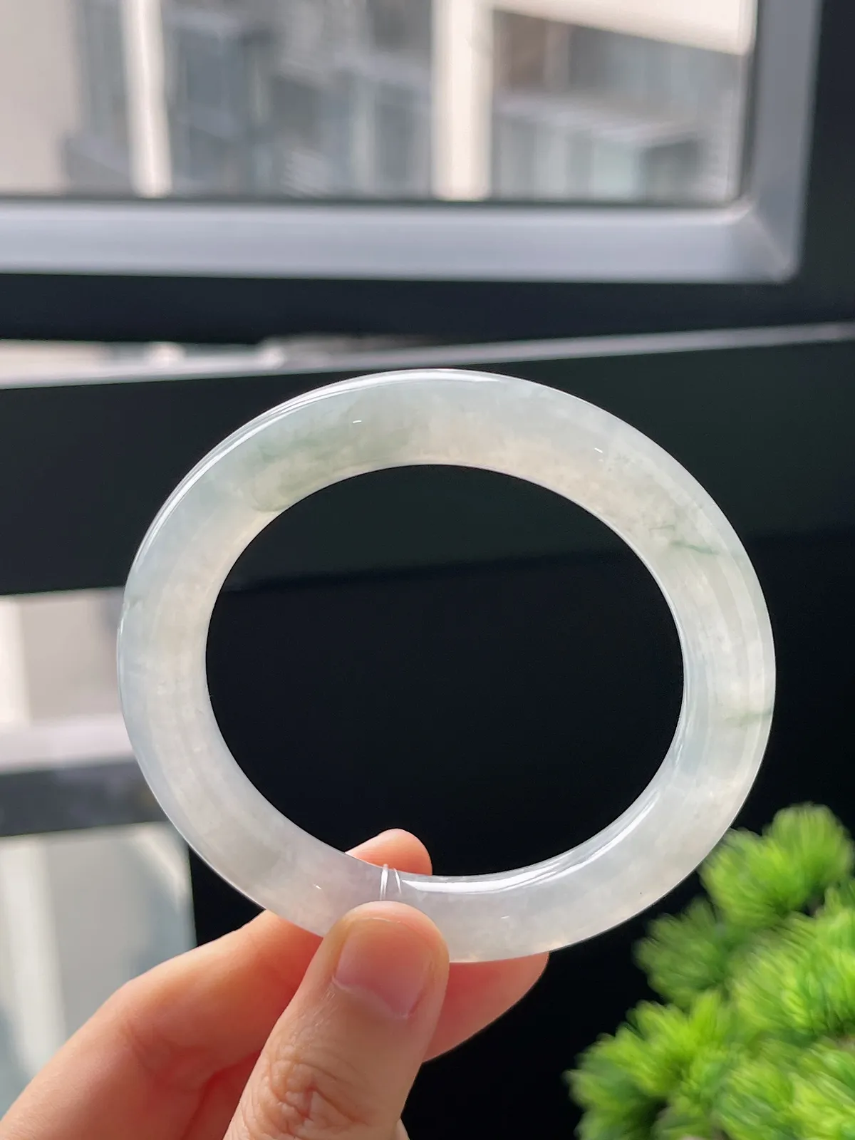 圆镯54.4圈口，翡翠冰种飘花手镯