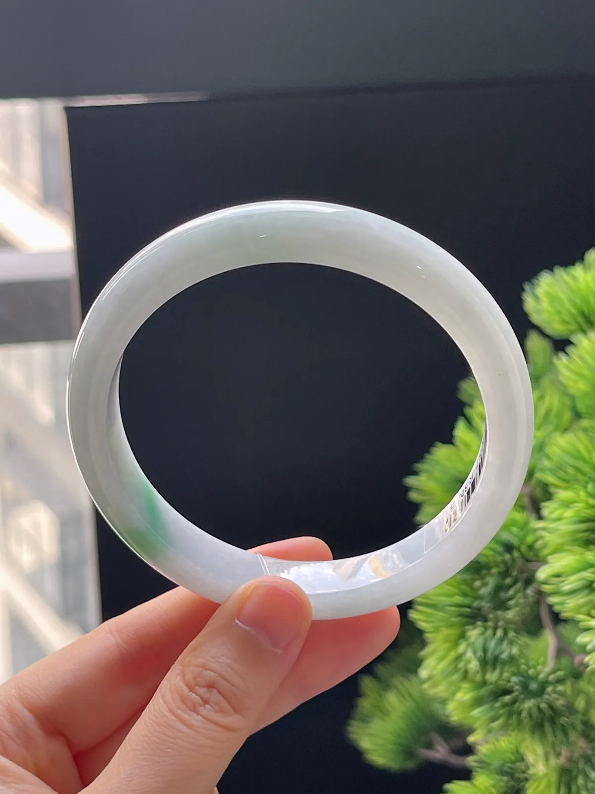 正圈64.8圈口，翡翠糯化种飘绿手镯