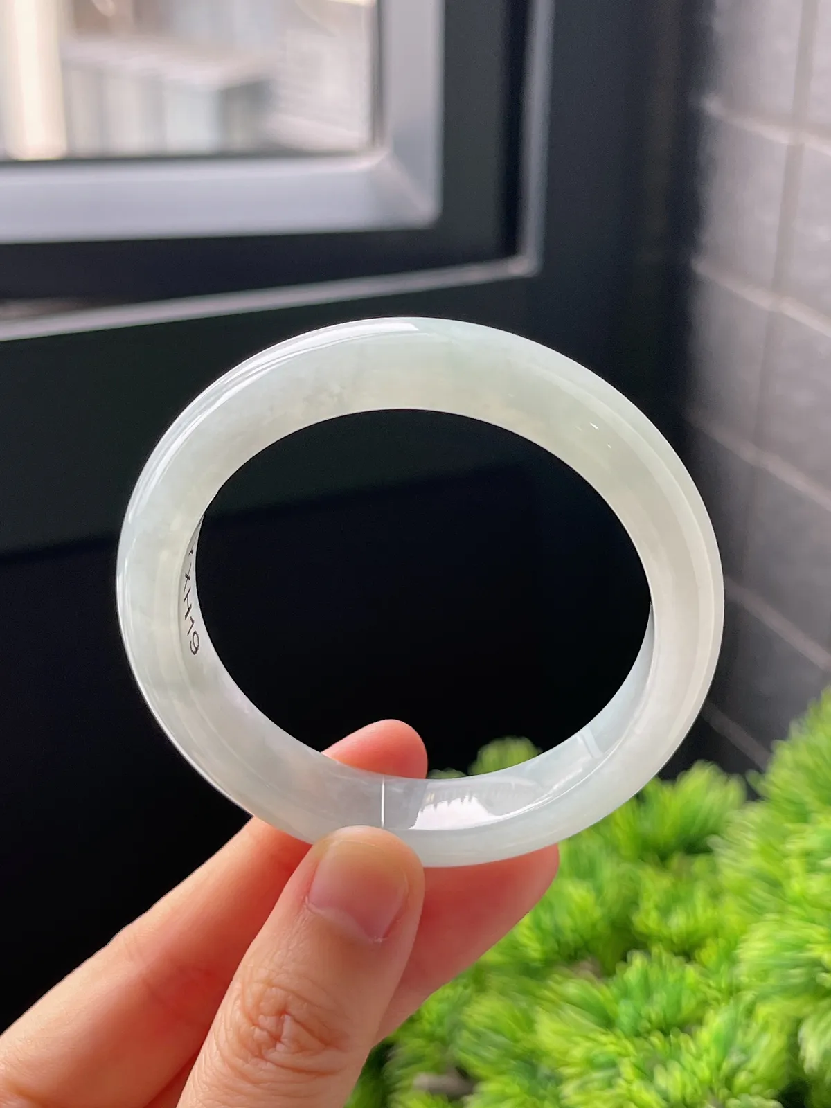 正圈51.8圈口，翡翠冰糯种淡绿色手镯