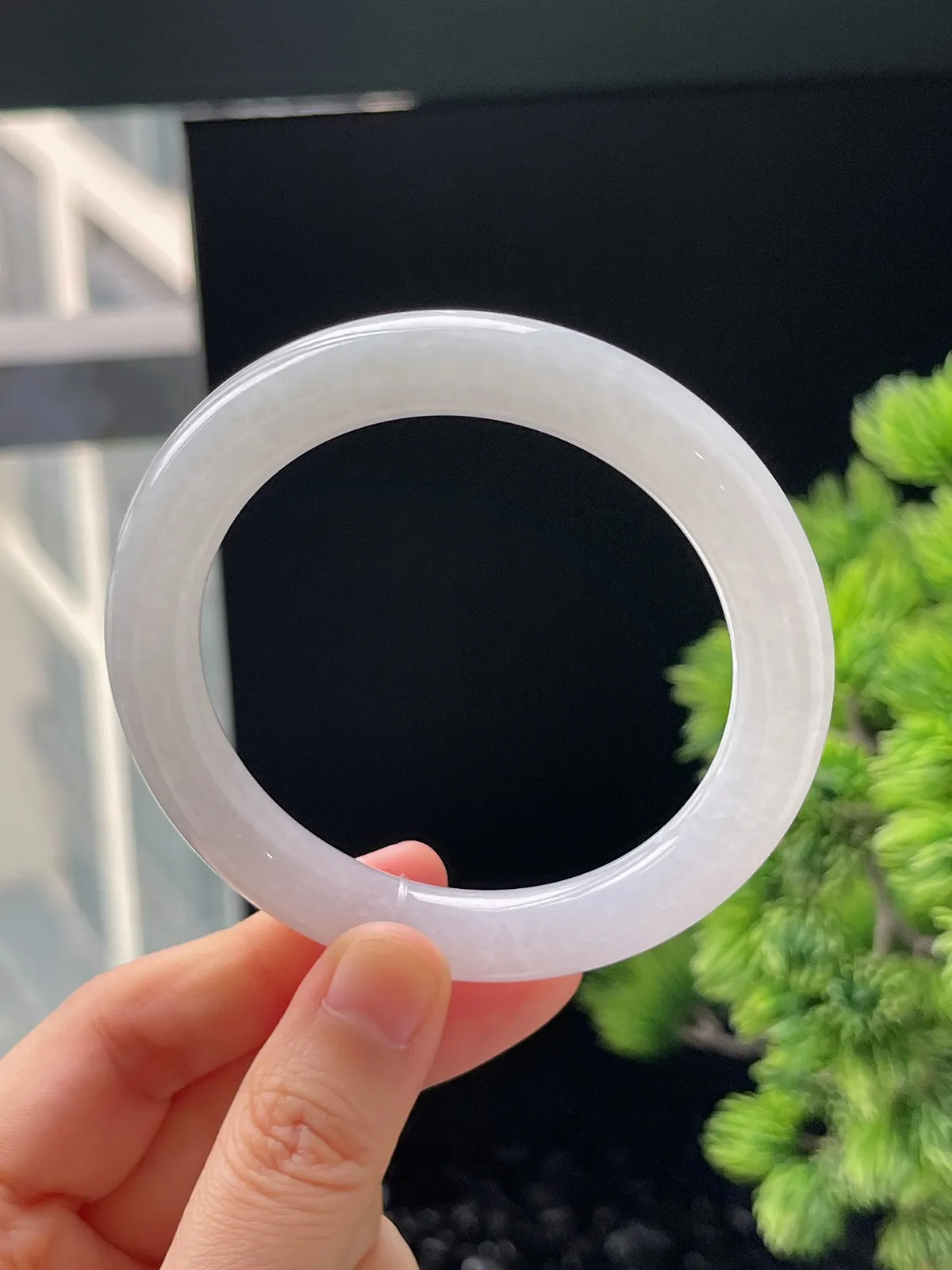 圆镯55.6圈口，翡翠冰糯种淡紫色手镯