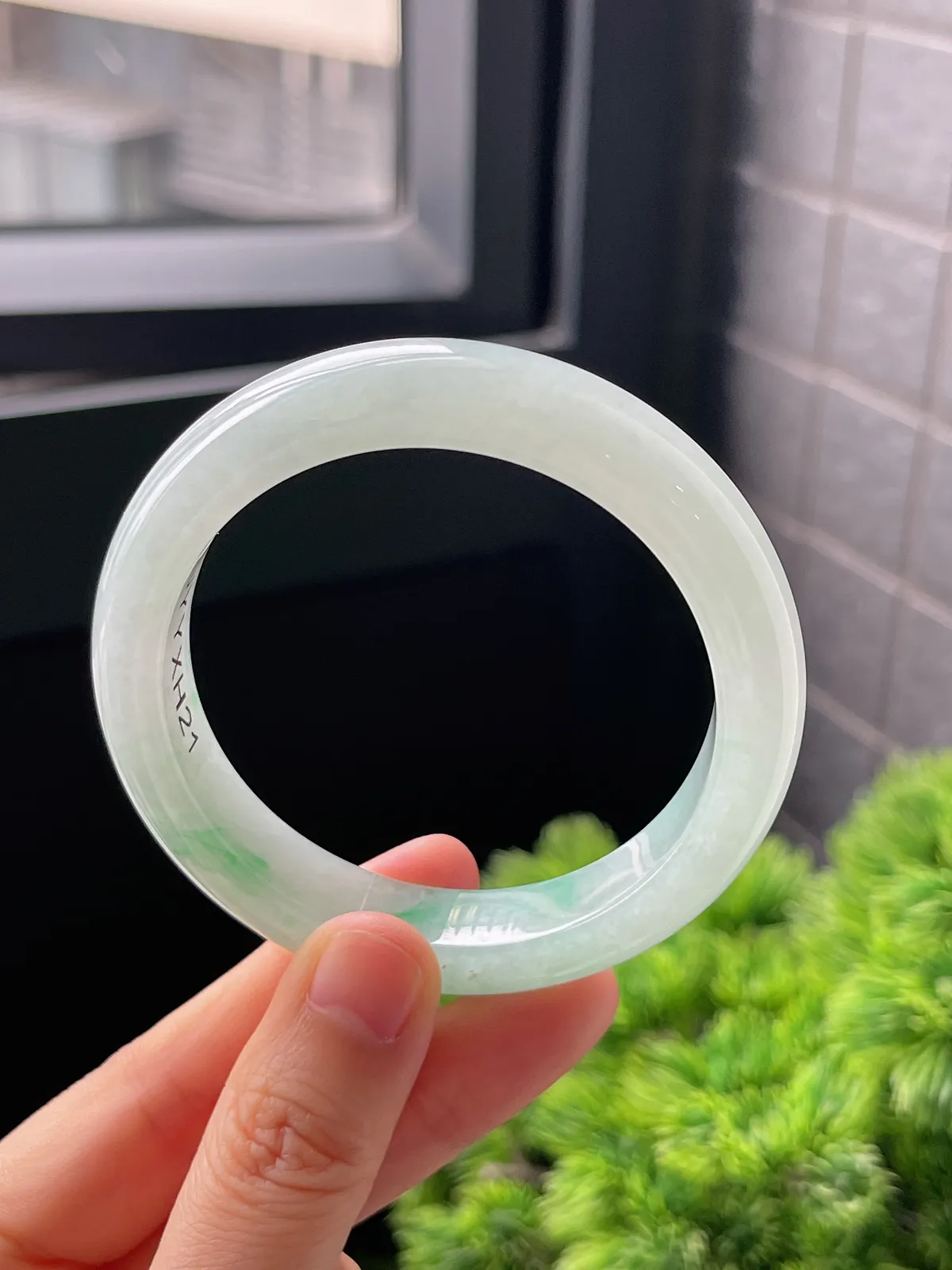 正圈54圈口，翡翠冰糯种飘绿手镯