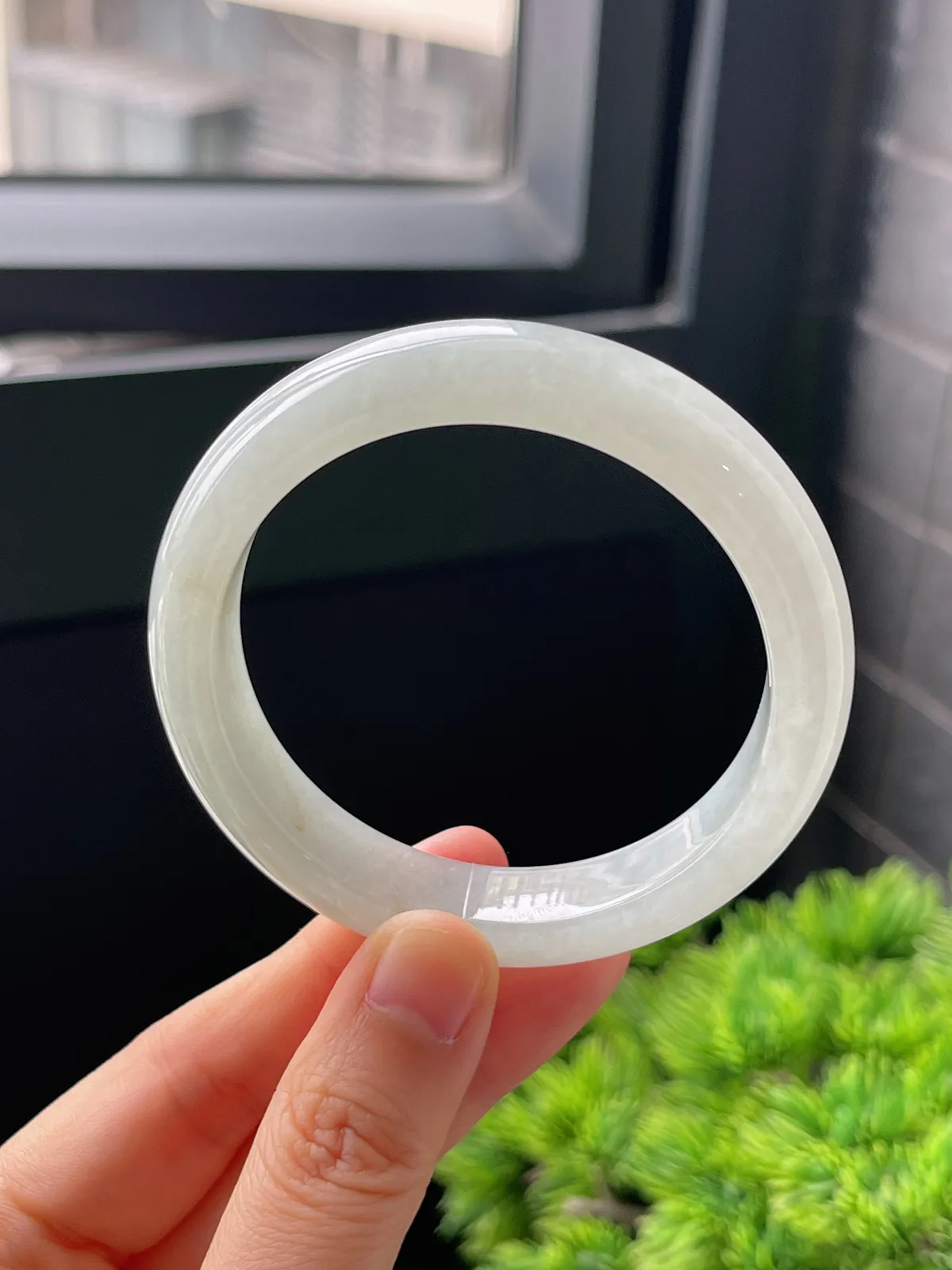 正圈53.4圈口，翡翠冰糯种淡绿色手镯