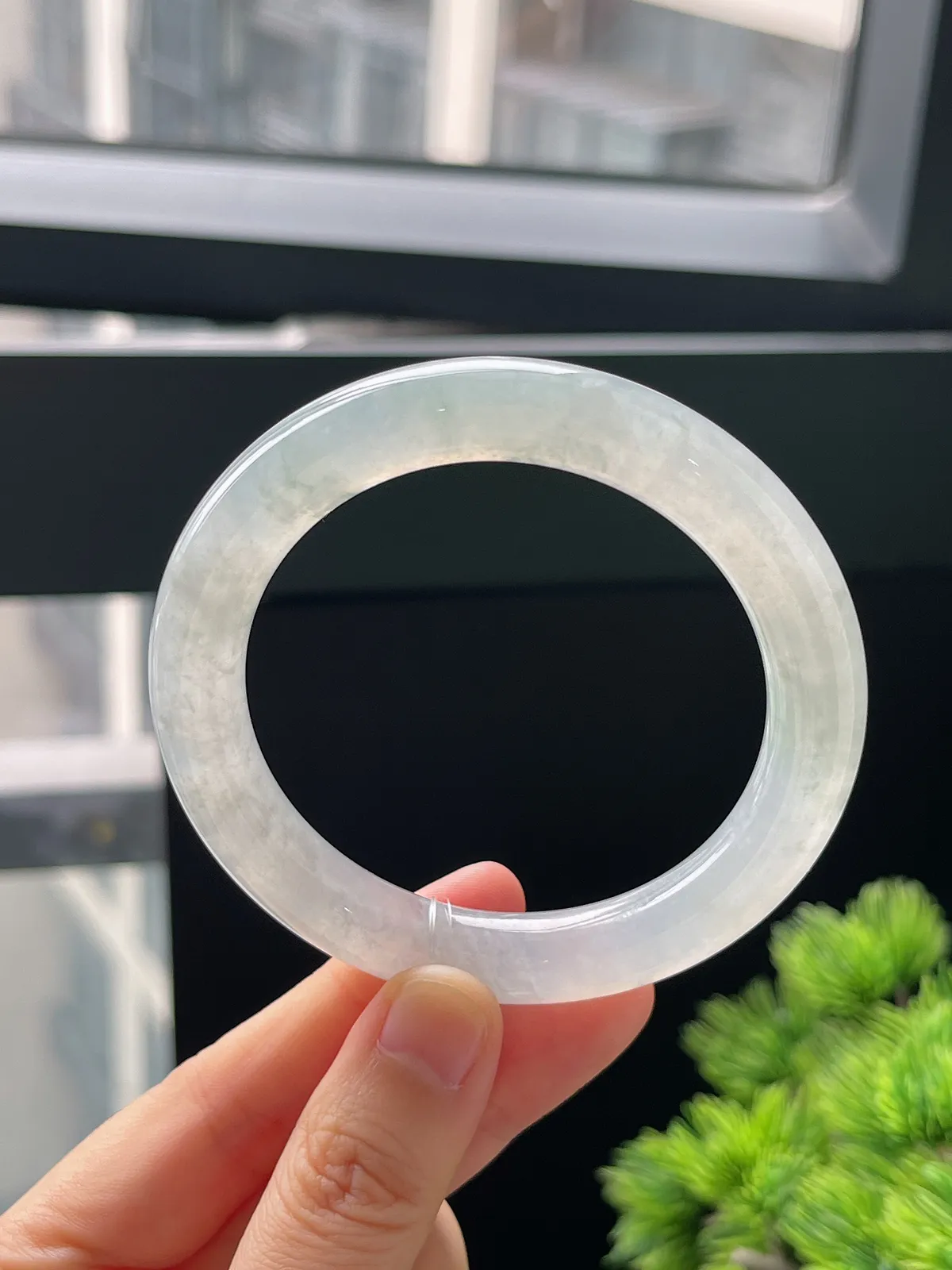 圆镯54.4圈口，翡翠冰种飘花手镯