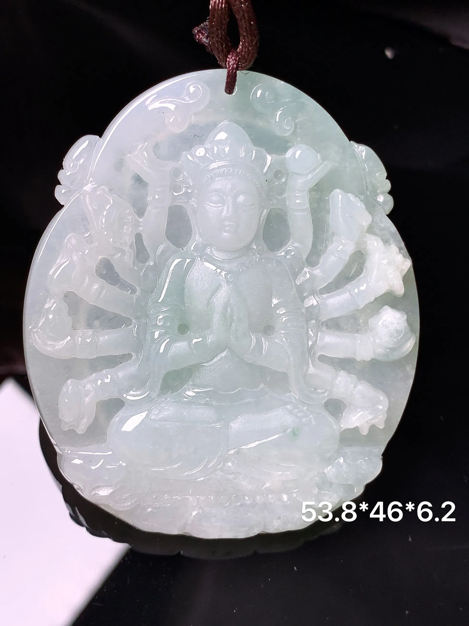 飘绿千手观音菩萨吊坠 玉质细腻 色泽艳丽清新 整体尺寸53.8*46*6.2