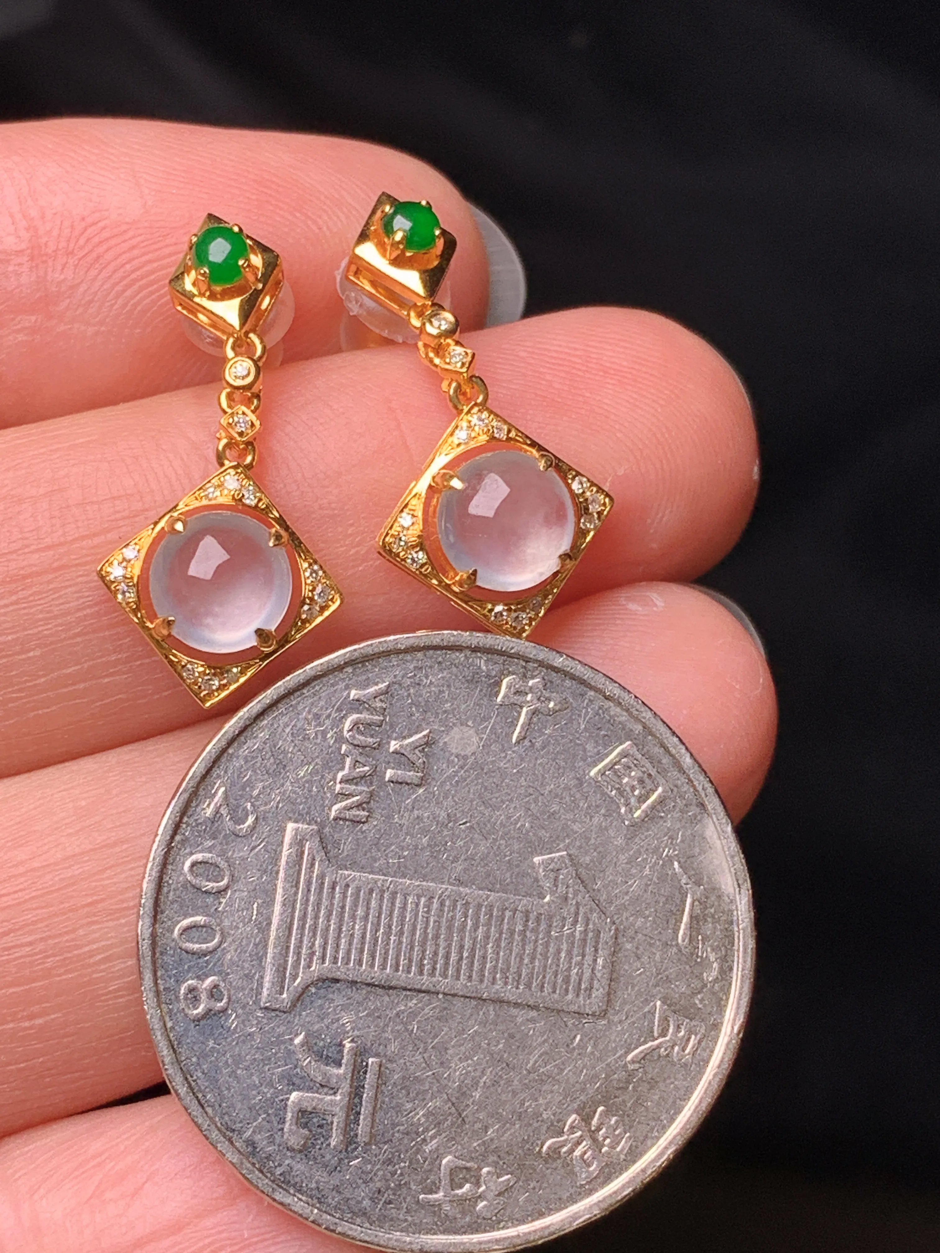 18k金钻镶嵌冰种蛋面耳坠 玉质细腻 色泽艳丽清新 整体尺寸21.5*10*5.6