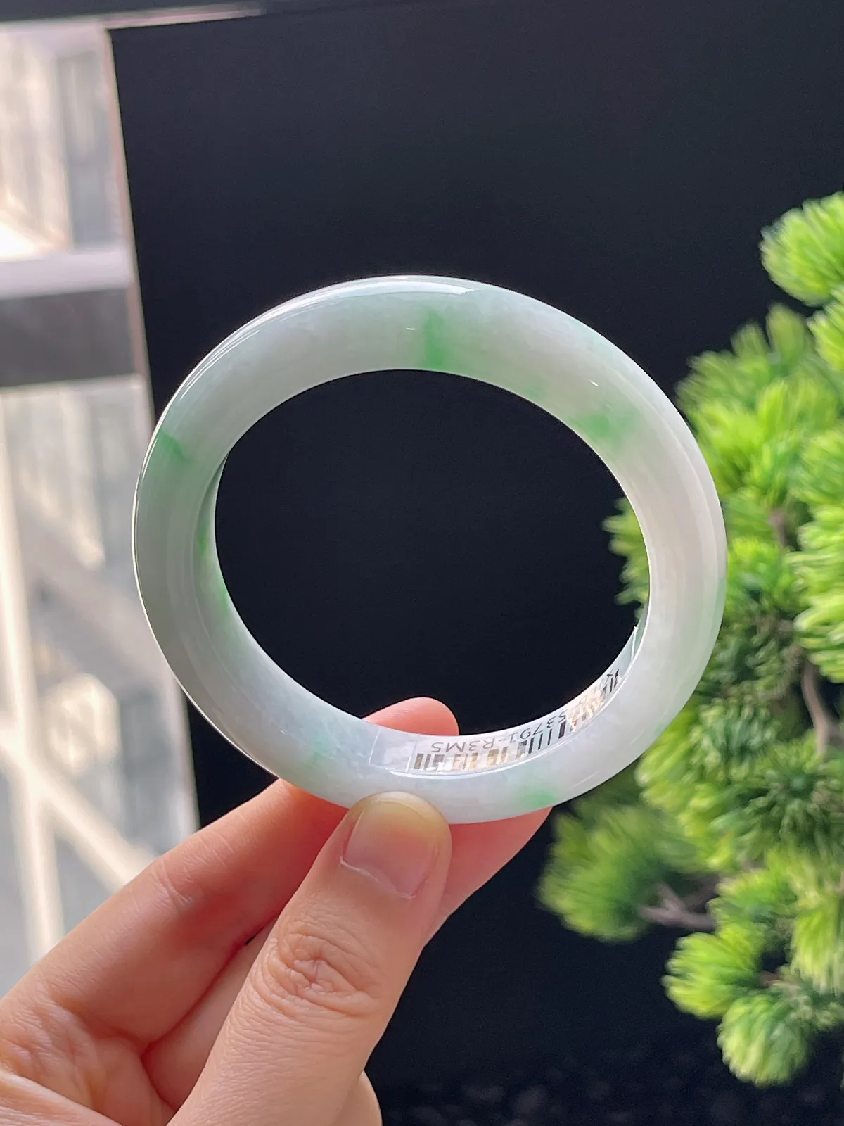 正圈54.3圈口，翡翠糯化种飘绿手镯