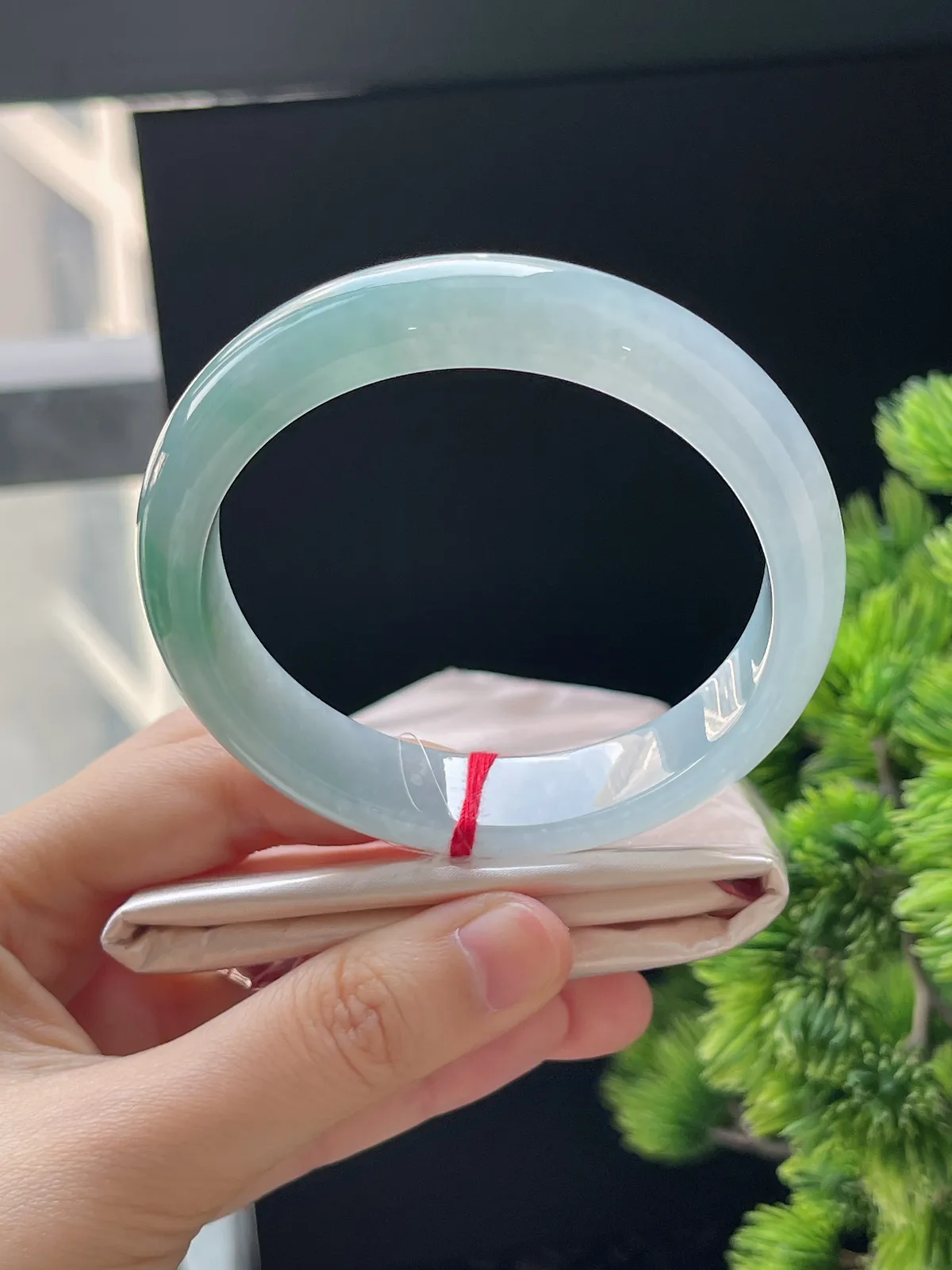 正圈60圈口，翡翠冰糯种淡绿色手镯