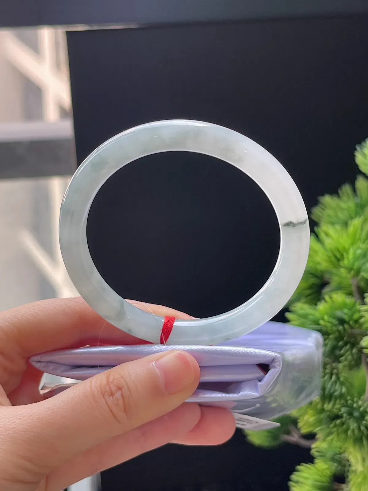 圆镯54.6圈口，翡翠飘蓝花手镯