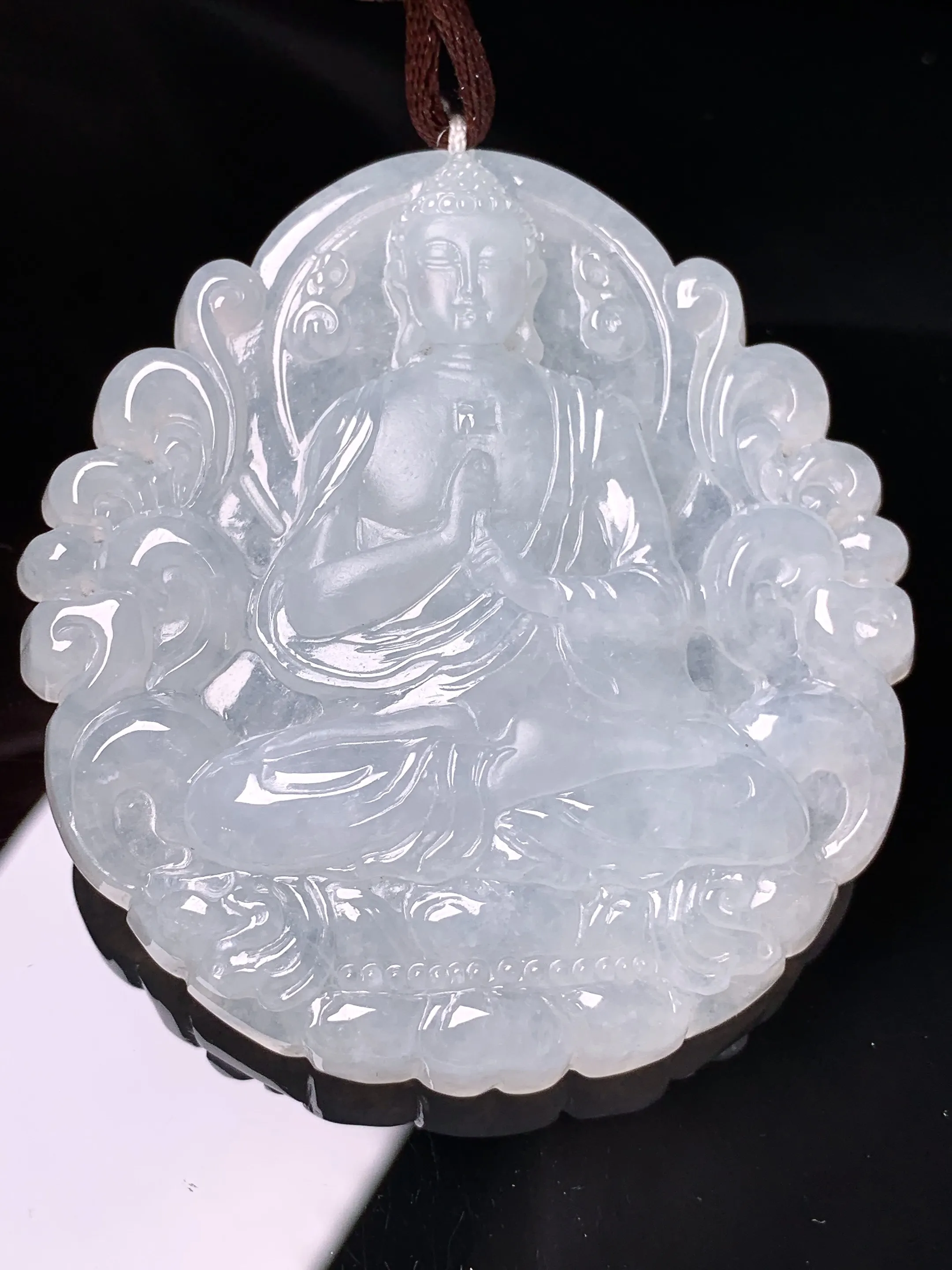 冰种大日如来佛祖吊坠 玉质细腻 色泽艳丽清新 整体尺寸57.6*53.5*8.2