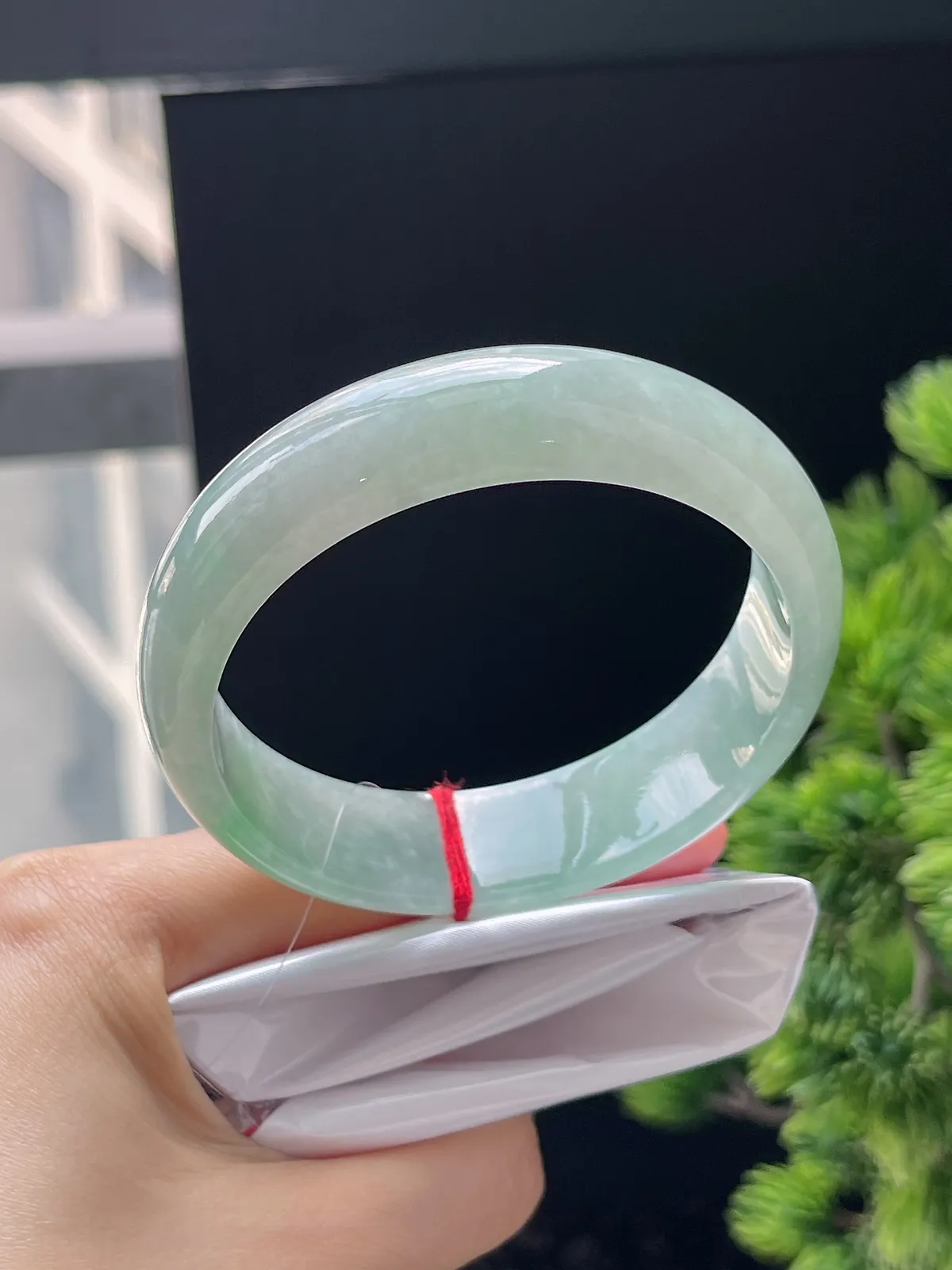 正圈59.3，翡翠飘绿宽版手镯