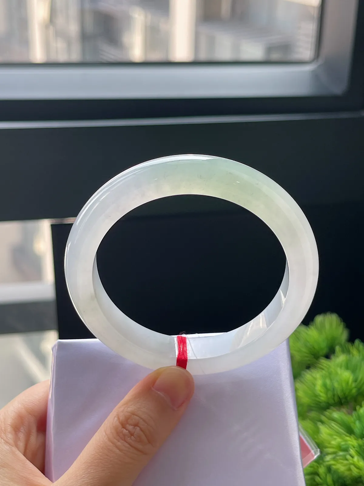 正圈56.6，翡翠冰糯种淡绿色手镯