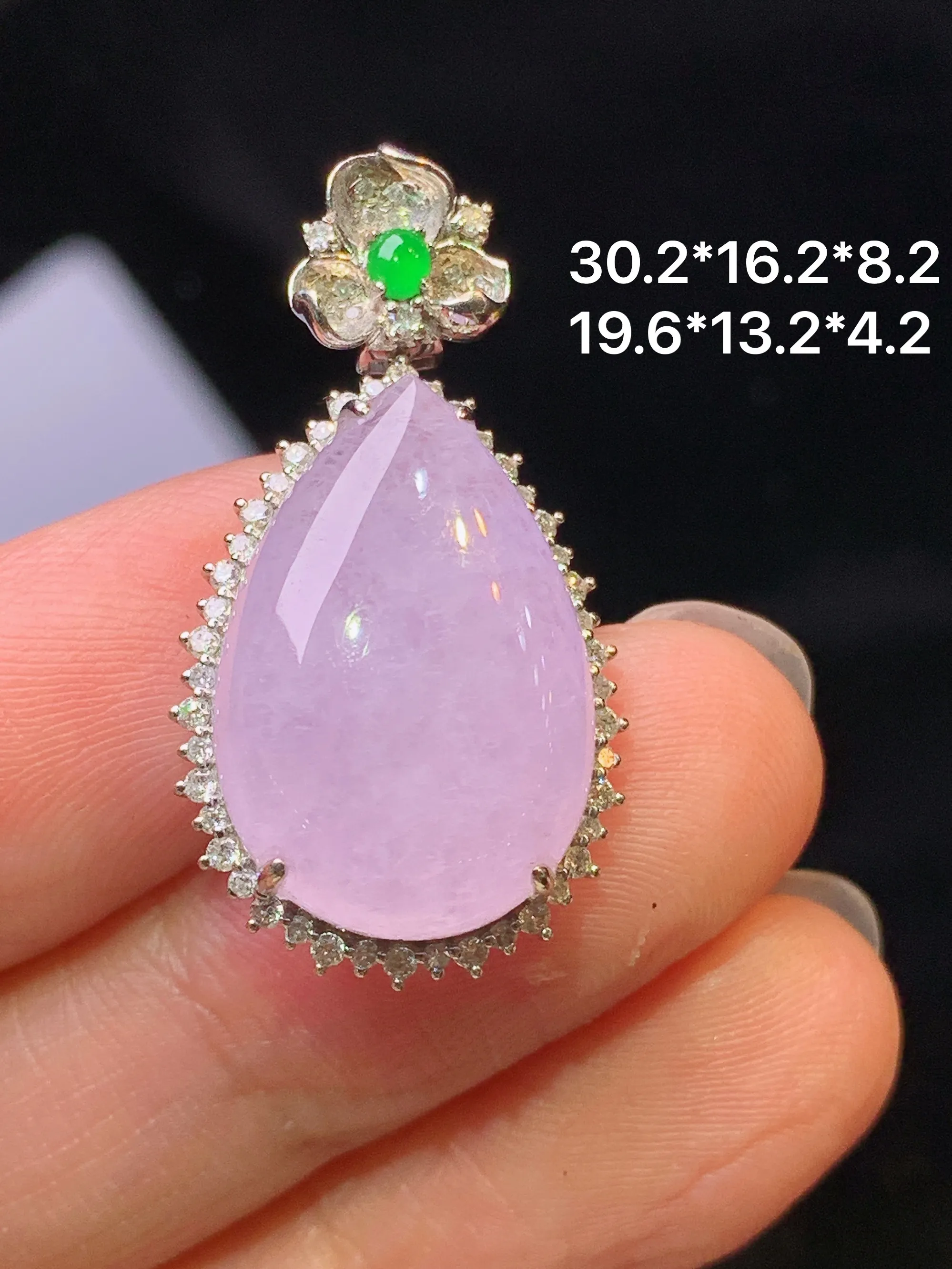 18k金钻镶嵌粉紫罗兰水滴吊坠 玉质细腻 色泽艳丽清新 整体尺寸30.2*16.2*8.2