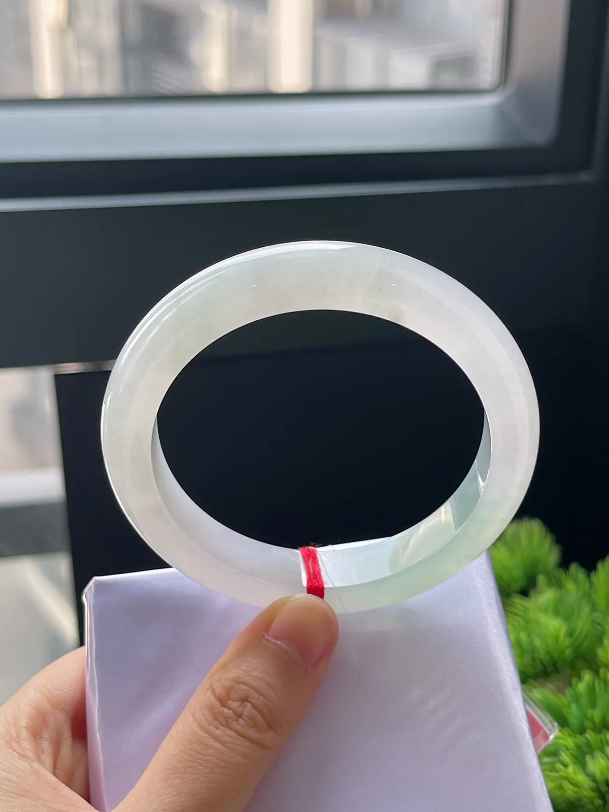 正圈56.6，翡翠冰糯种淡绿色手镯