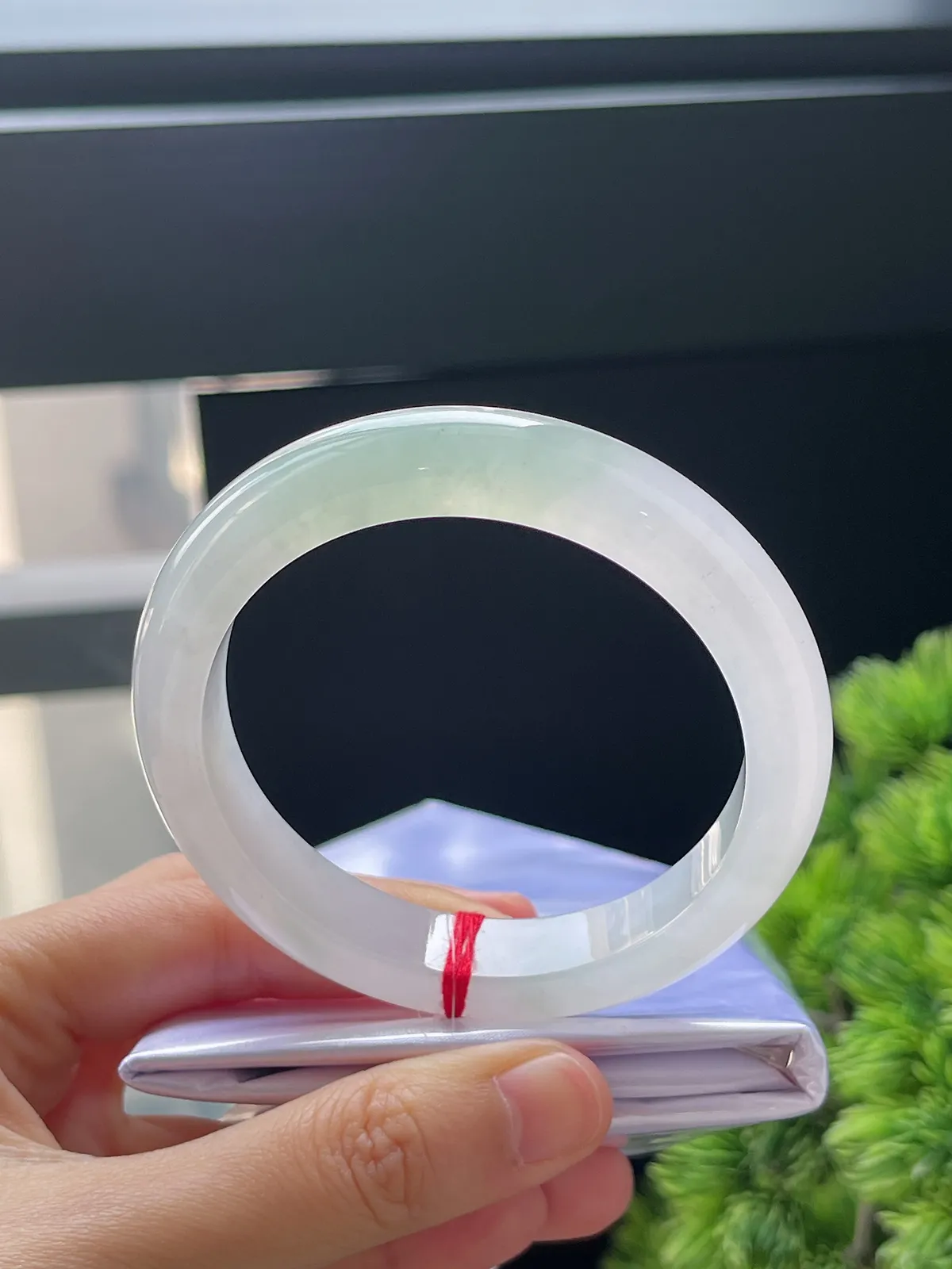 正圈56.6，翡翠冰糯种淡绿色手镯