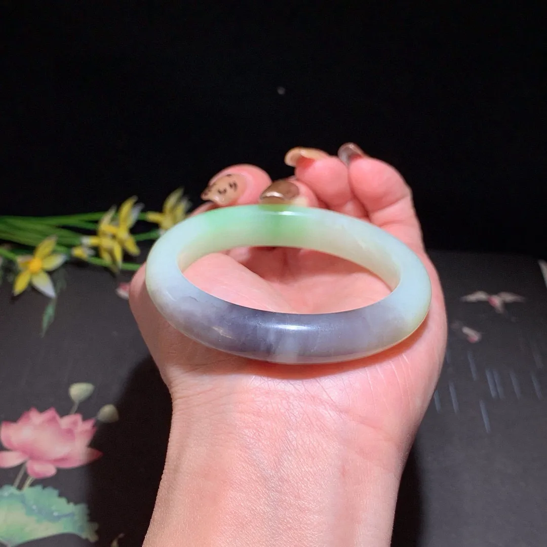 和田玉53圈口翠青漂紫三色手镯！青海翠！玉质细腻油润 底色纯净 无裂无杂 脂粉好，品质高