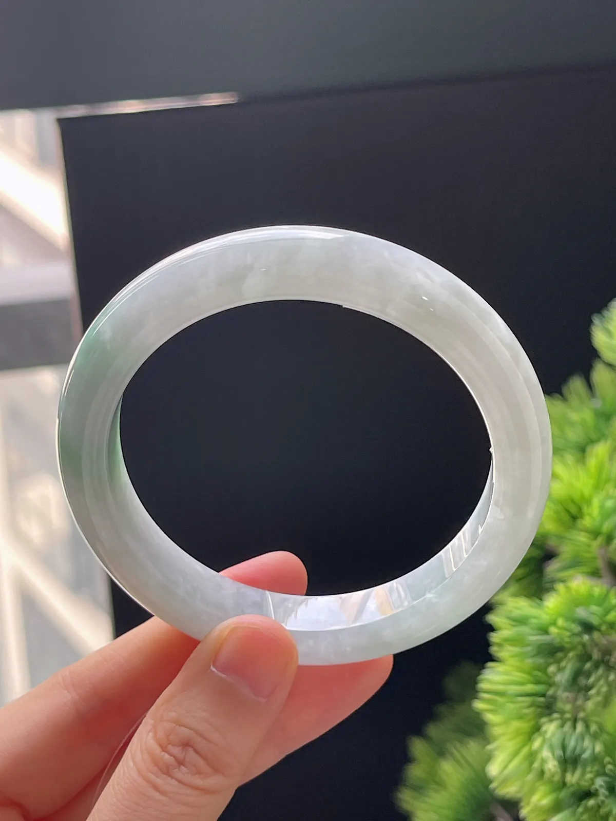 正圈57.7圈口，翡翠糯化种飘绿手镯